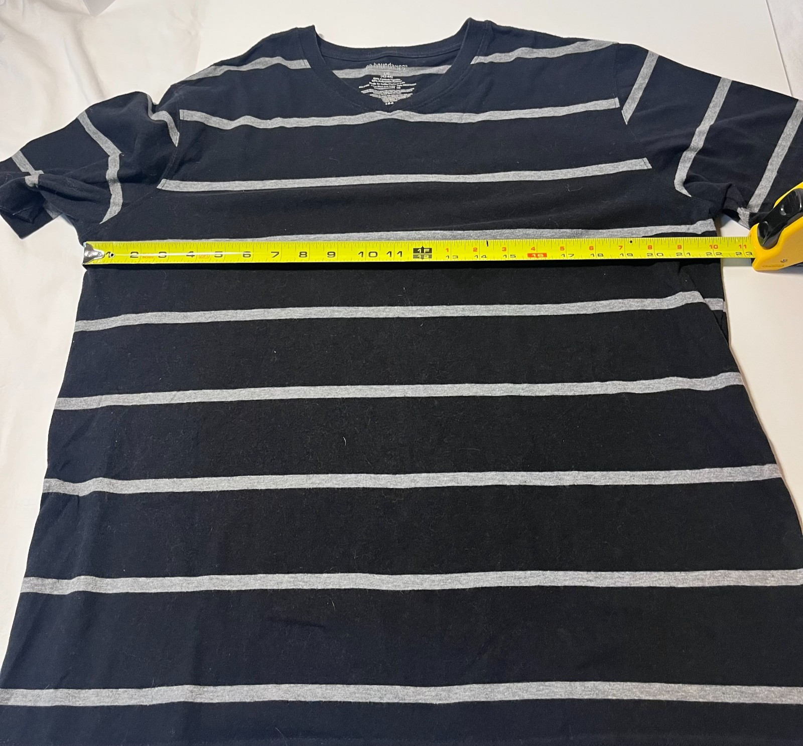 No Boundaries Striped T Shirt Men's Large 42/44 Black with Gray Stripes gallery
