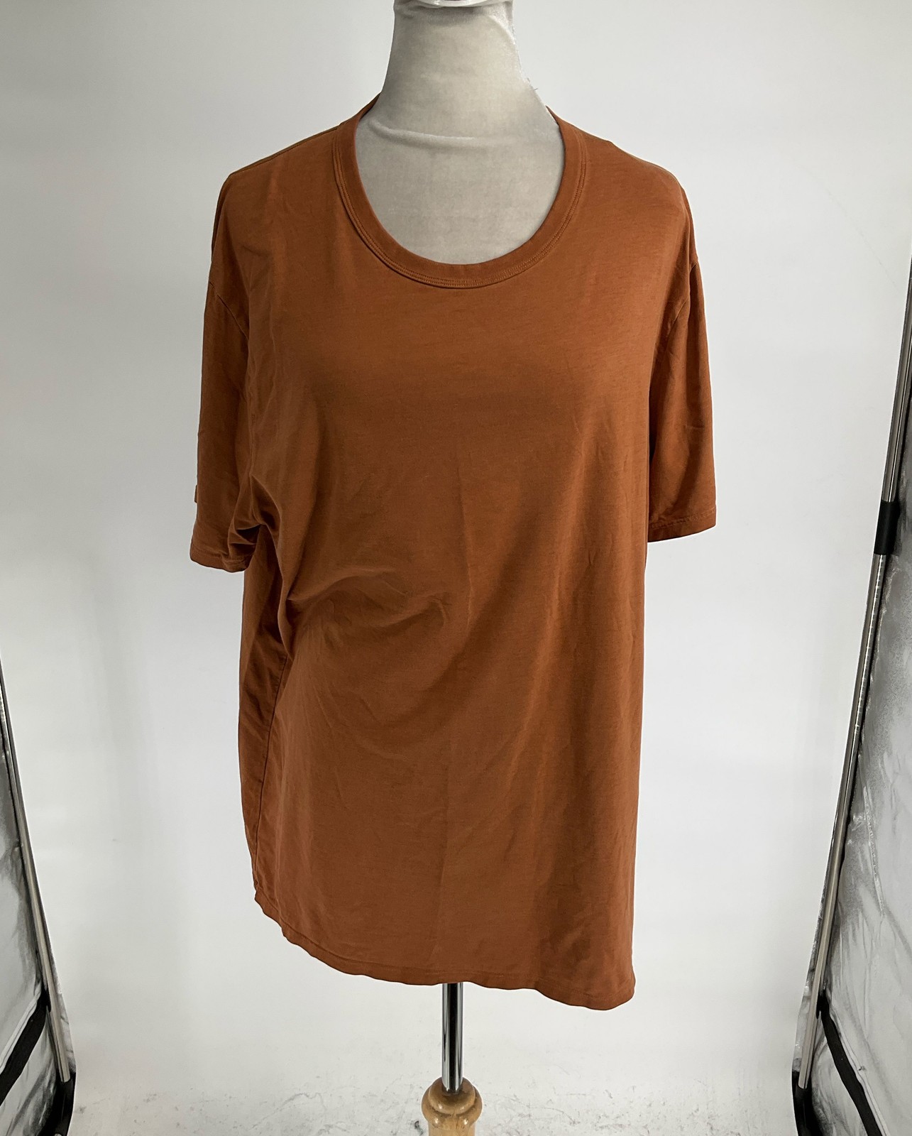 Lululemon Heather Burnt Orange T-Shirt Size L gallery