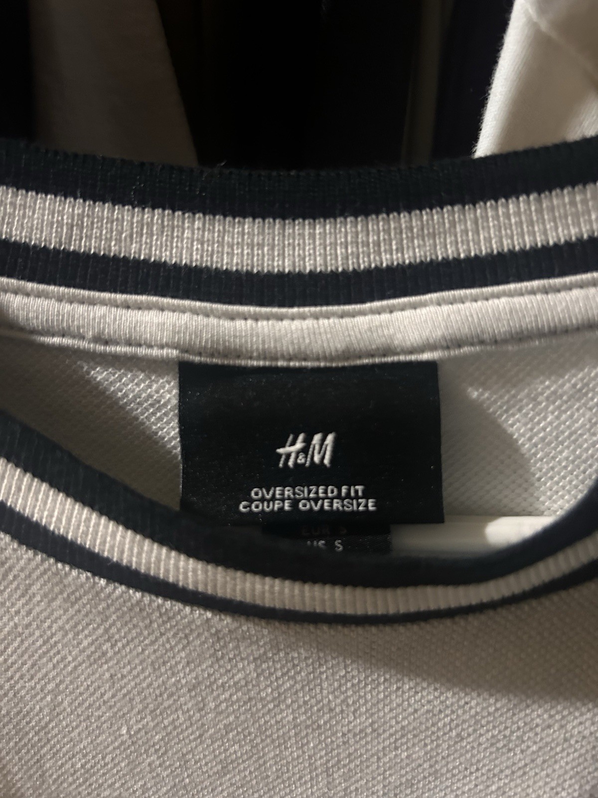 H&M Men's Oversized Fit White Crew Neck T-Shirt w/ Striped Trim Size S gallery