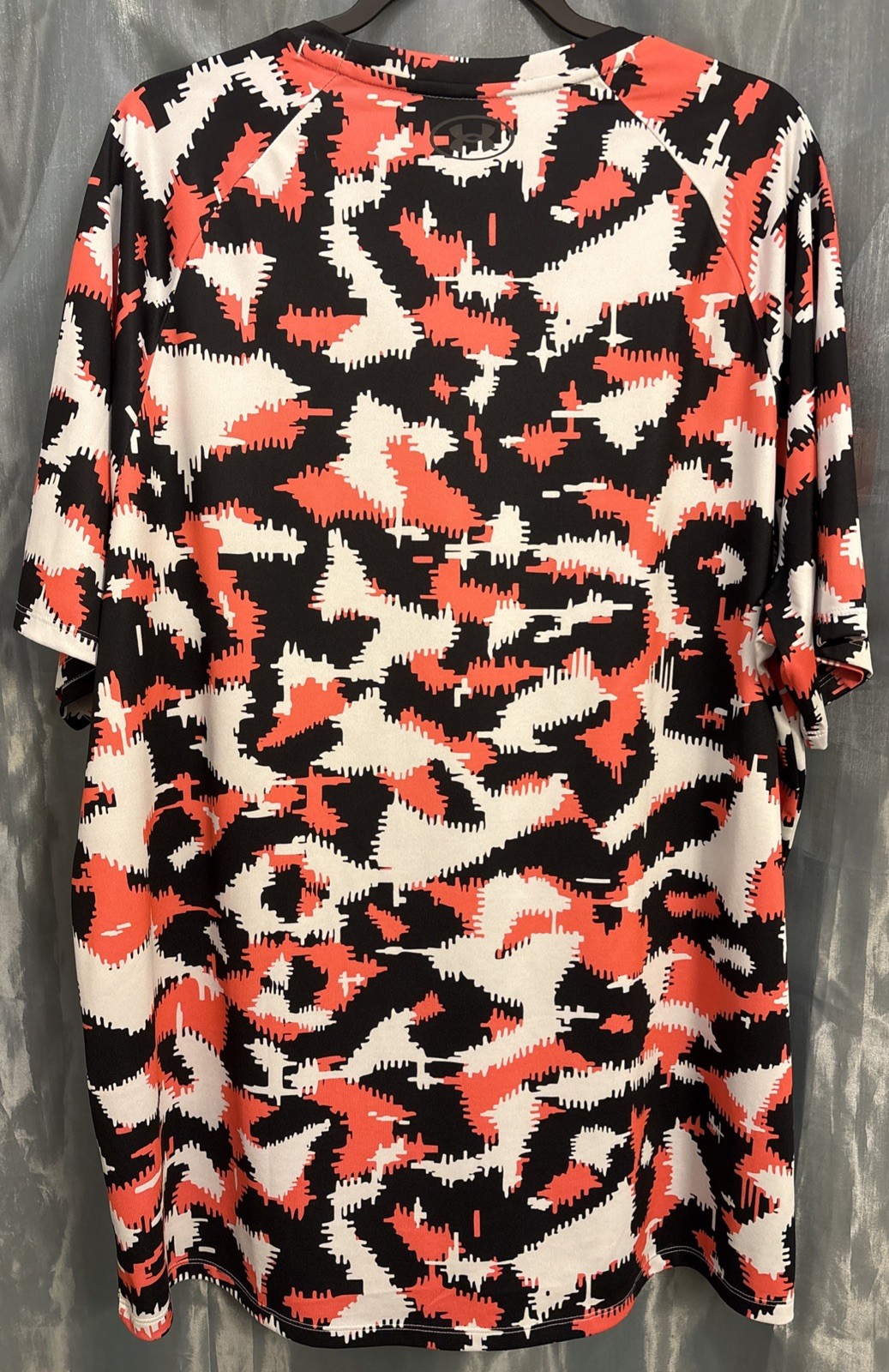 Under Armour HeatGear Tech Tee Mens XXL Red Black White Camo Athletic Shirt gallery