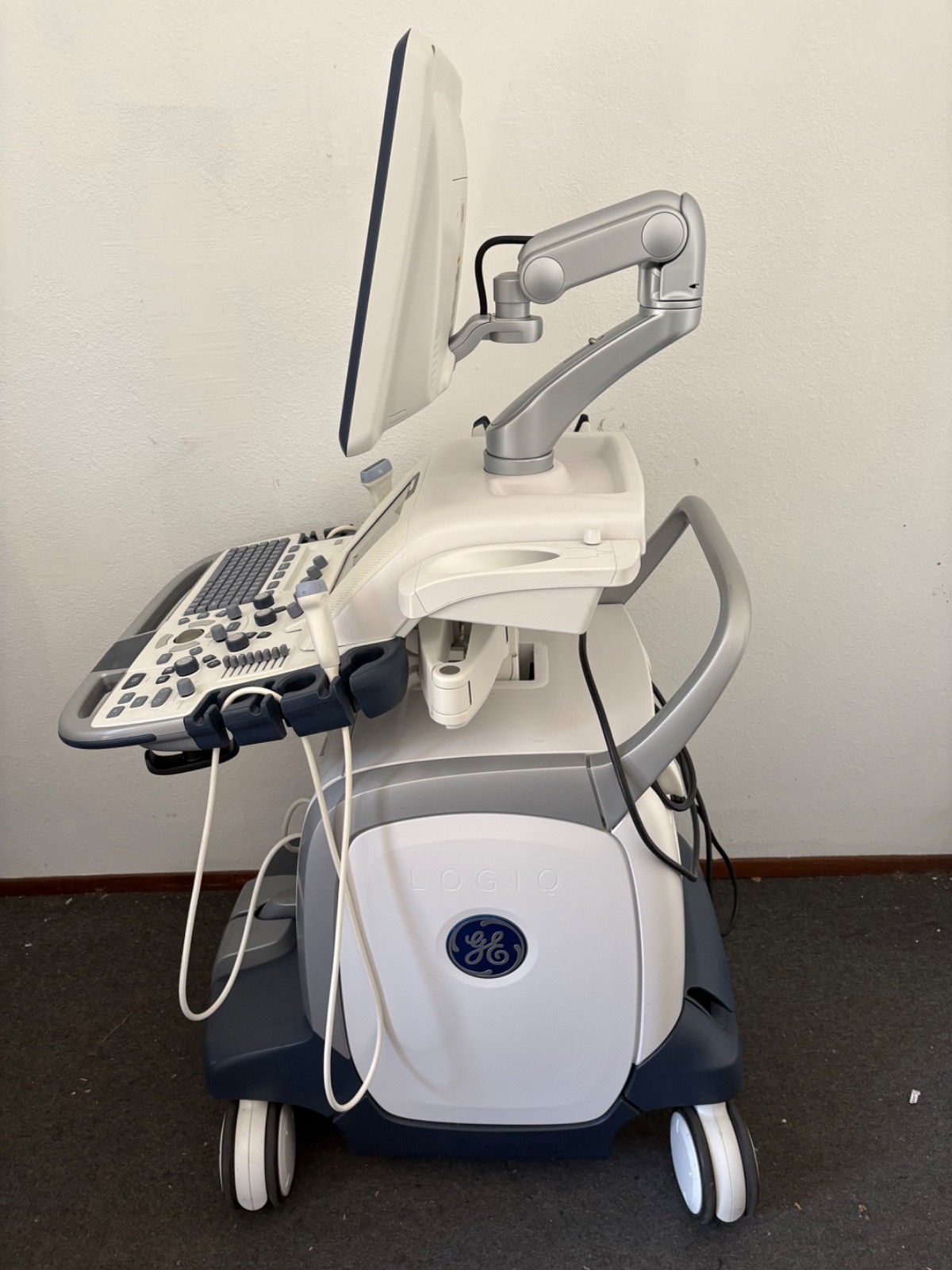 2013 GE Logiq E9 Ultrasound Machine with GE 9L-D & S1-5-D Probes