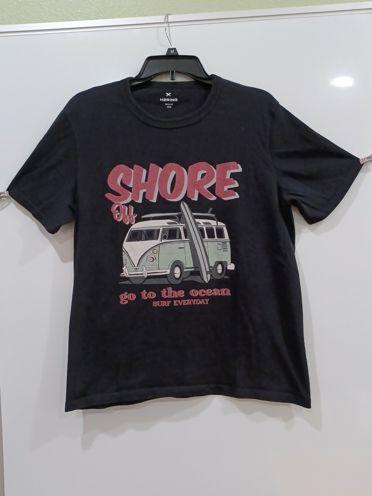 "Shore Off, Go To The Ocean Surf Every Day" Med Hering Men's Black Graphic Tee gallery