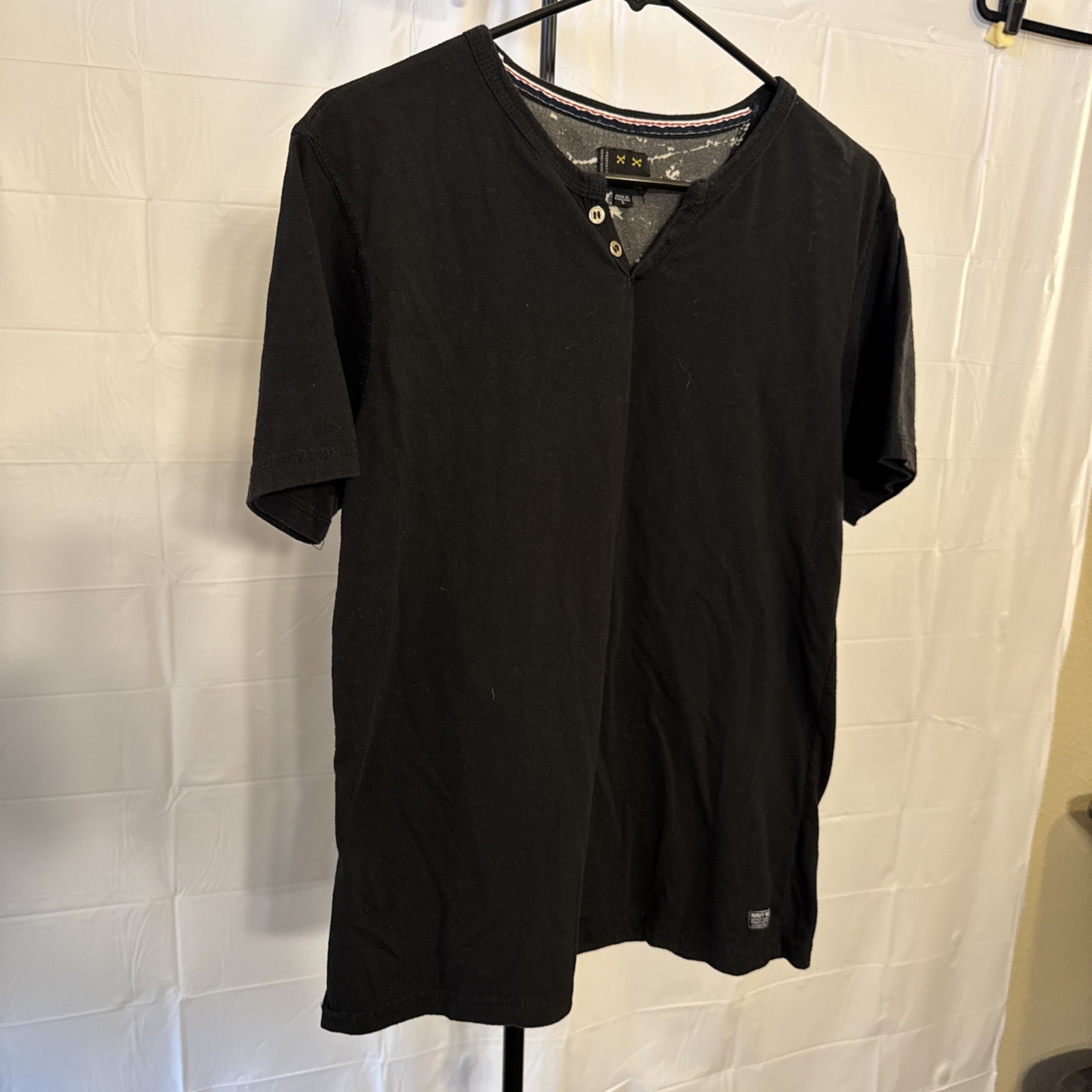 Navy Yard California Black Large T-Shirt V-neck With Buttons gallery