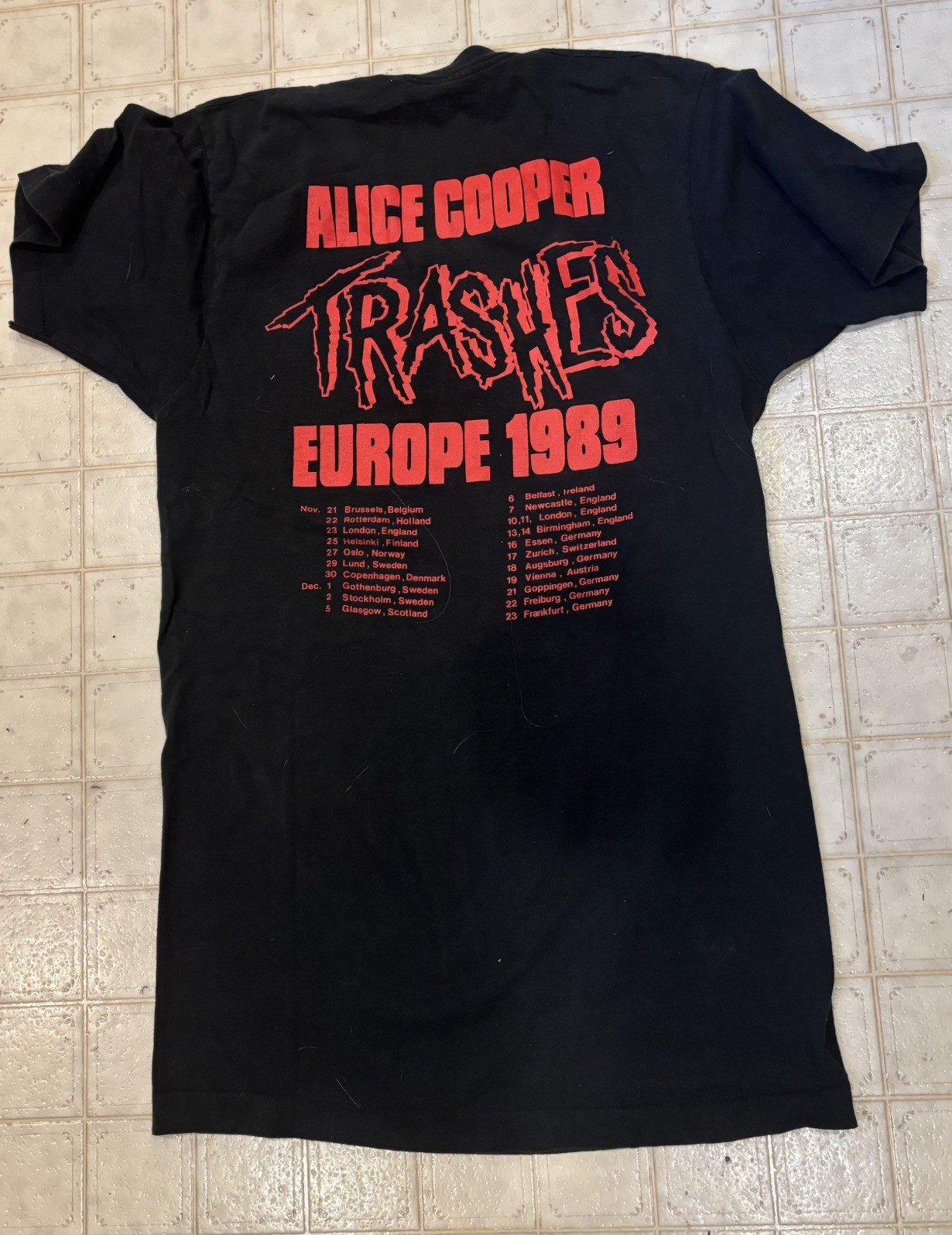 Alice Cooper European Trash Tour Vintage T-Shirt size medium 1989 gallery