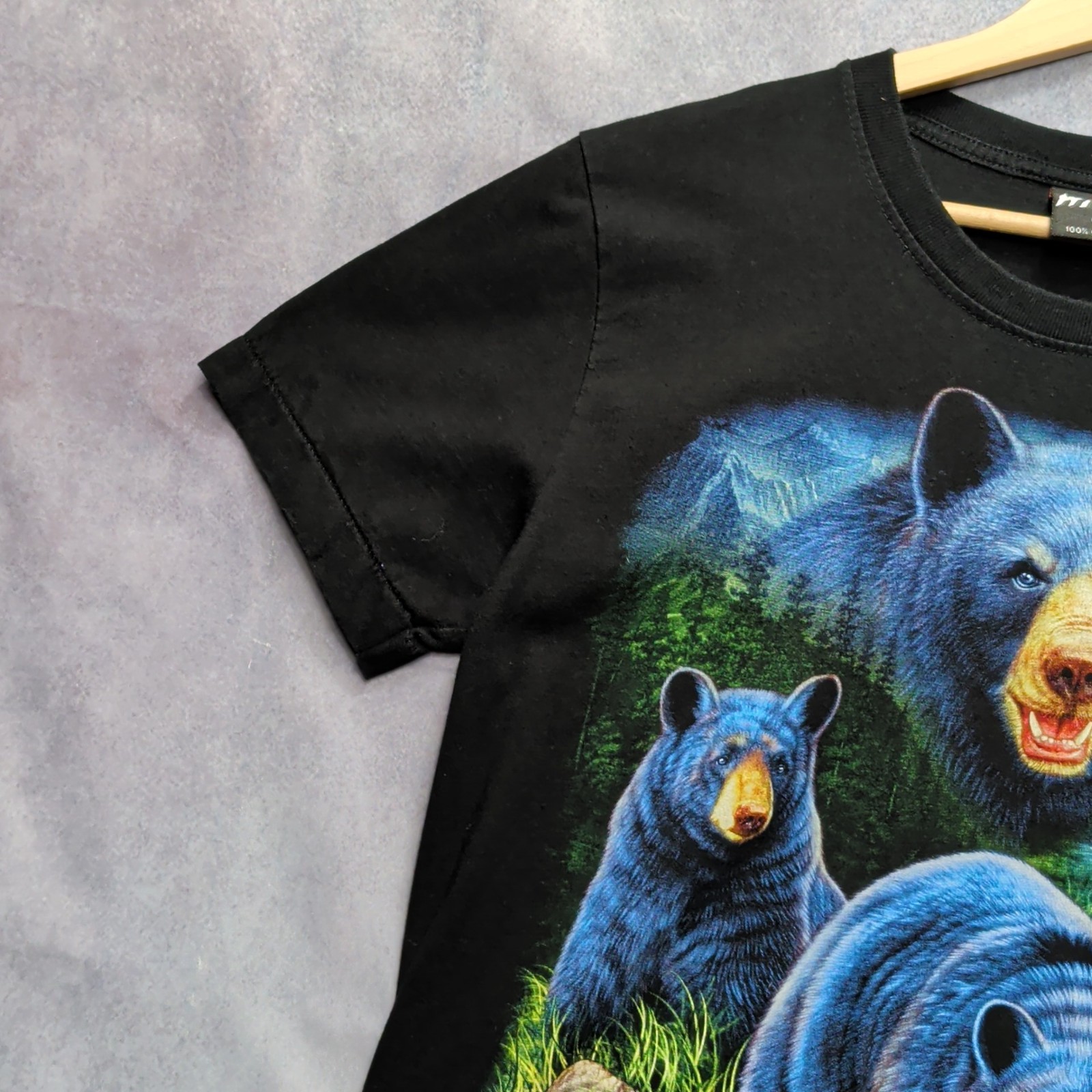 Wild Men’s Bear Graphic T-Shirt Size M Black Blue Wildlife Animal Print Tee gallery