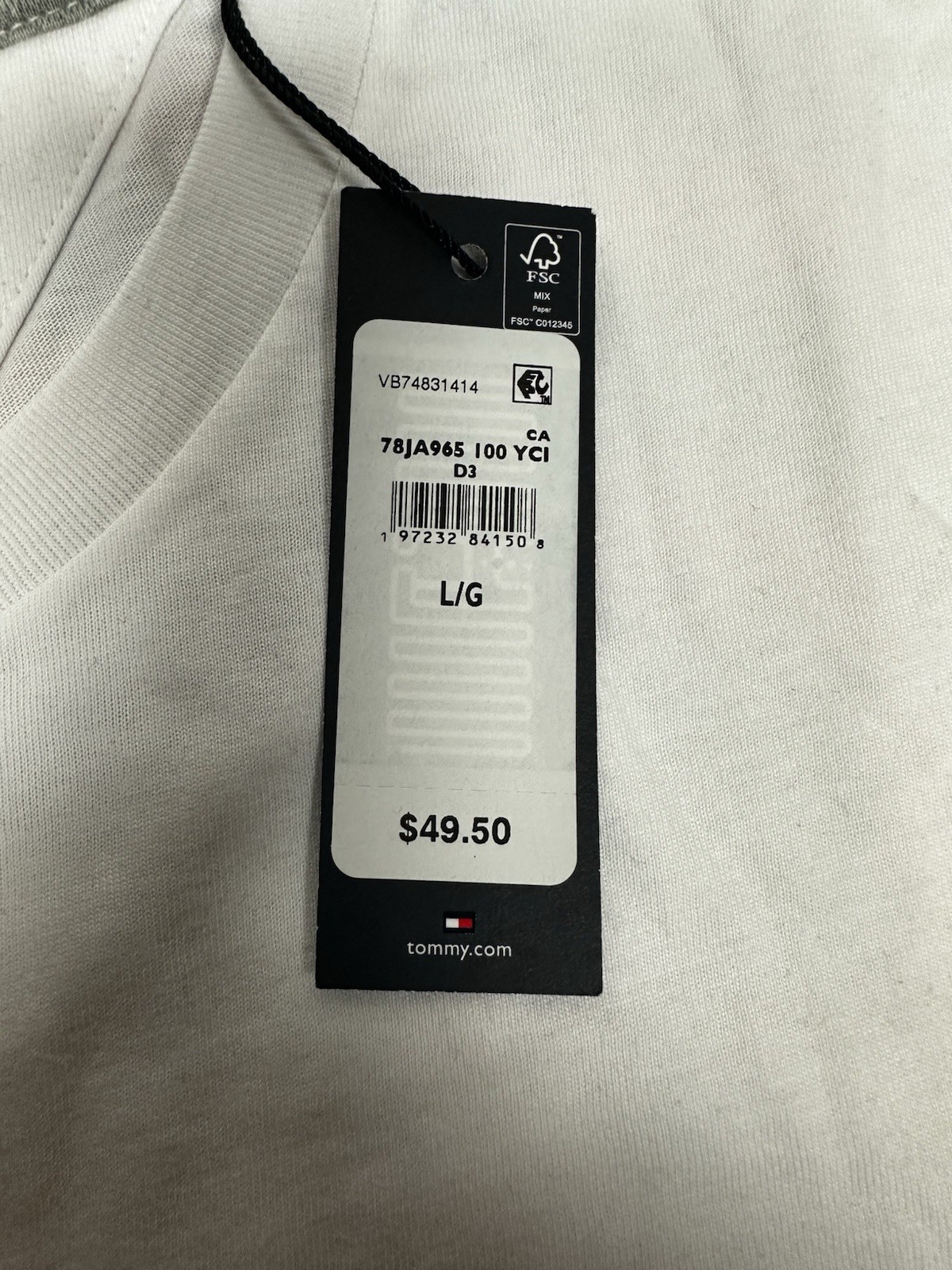 Tommy Hifiger Regular Fit T Shirt Size Mens Large NEW WITH TAGS (Retail $49.50) gallery