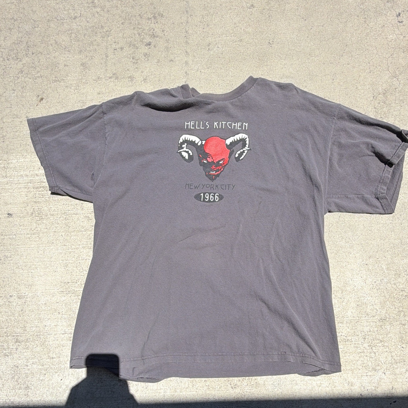 Delta Pro Weight Hell's Kitchen NYC 1966 Gray Graphic Tee Unisex 2XL Cotton gallery
