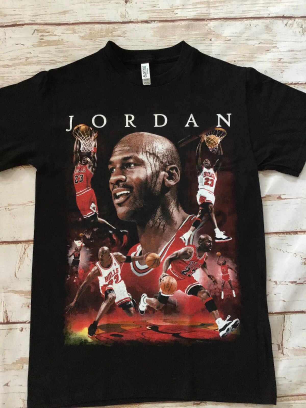 NEW- MICHAEL JORDAN - T-SHIRT gallery