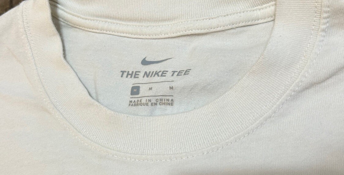 The Nike Tee Chinese Dragon Vs Tiger T-shirt Size Medium White Blue Short Sleeve gallery