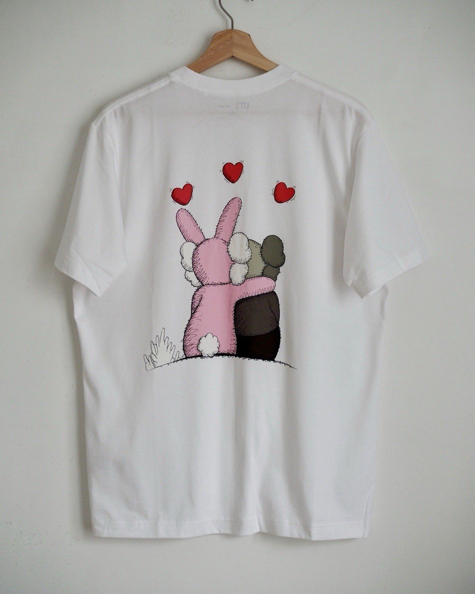 KAWS x Uniqlo Graphic Print Crew Neck Short Sleeve Unisex T-Shirt Large gallery