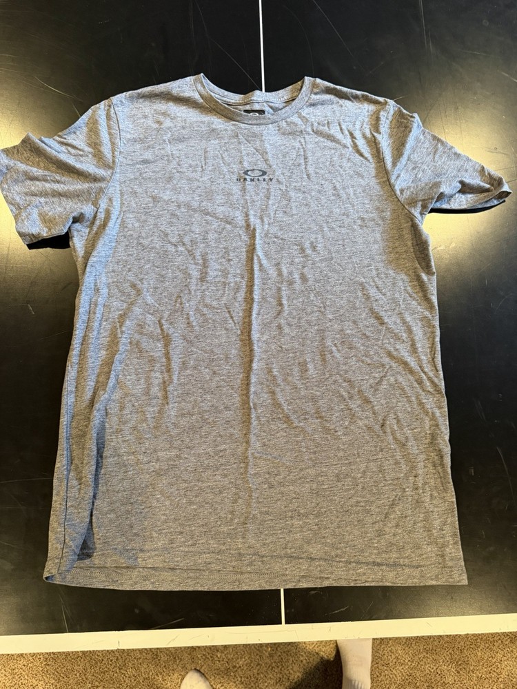 Oakley Men’s Gray Solid Logo Crew Neck Short Sleeve T-Shirt, Size M Regular