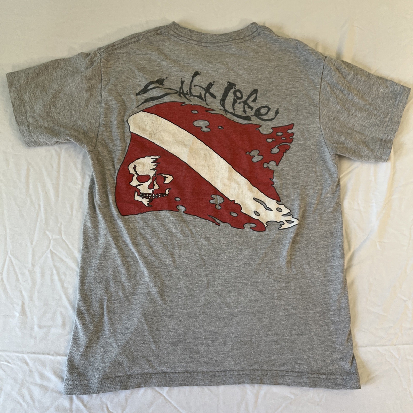 Men's Short Sleeve Gray Salt Life T-Shirt Diving Flag And Skull Size Small gallery