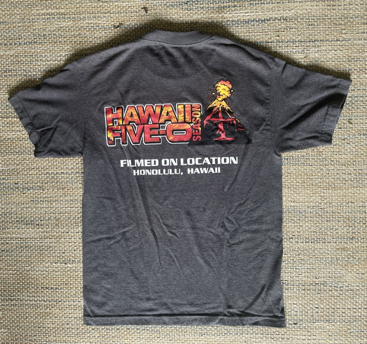 Hawaii Five-O Season 4 Crew Promo Graphic T-Shirt Men's M Gray Volcano Hawaii gallery