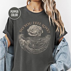 Gothic Vintage Rose Ocean Waves Floral Nature Comfort Tee