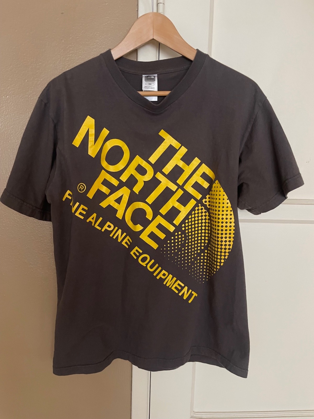 THE NORTH FACE - Men's T-Shirt M Dark Gray Yellow Graphic Logo Short Sleeve gallery