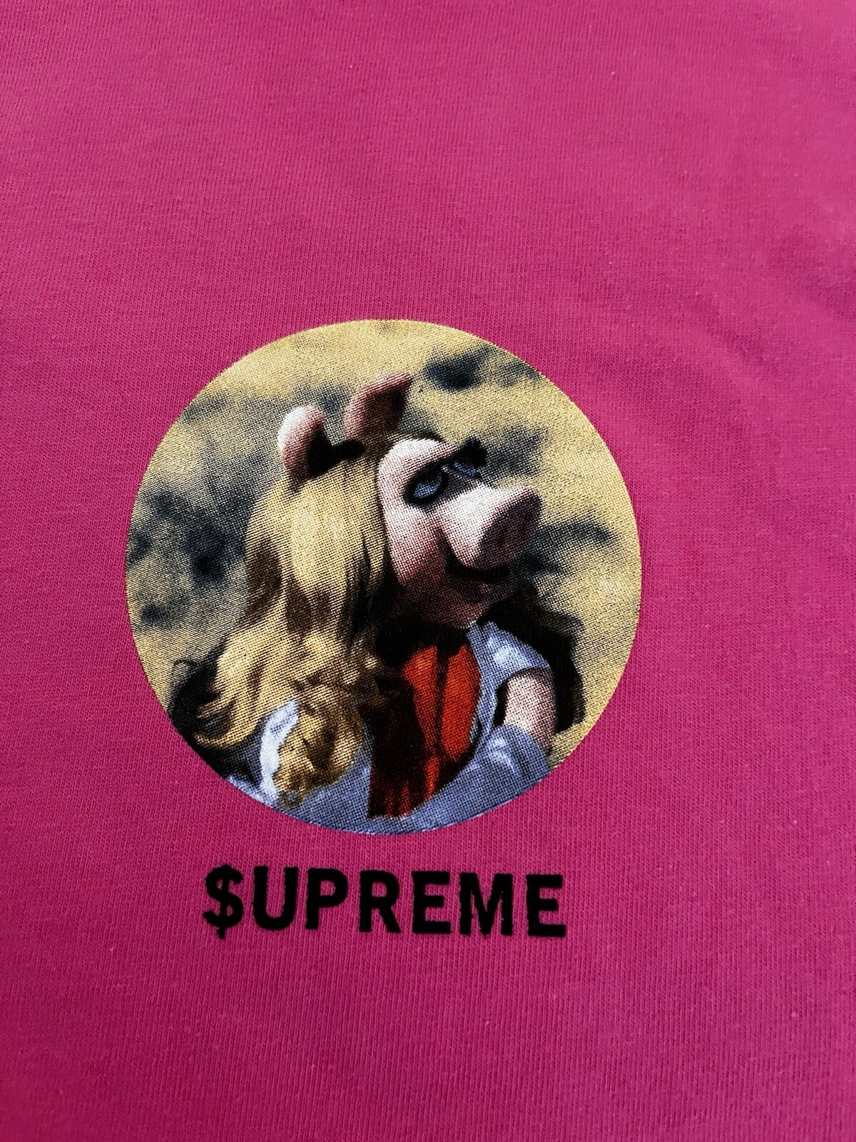 Supreme The Muppets Miss Piggy ‘Kissy Kissy’ Fuchsia Men’s Size XL gallery
