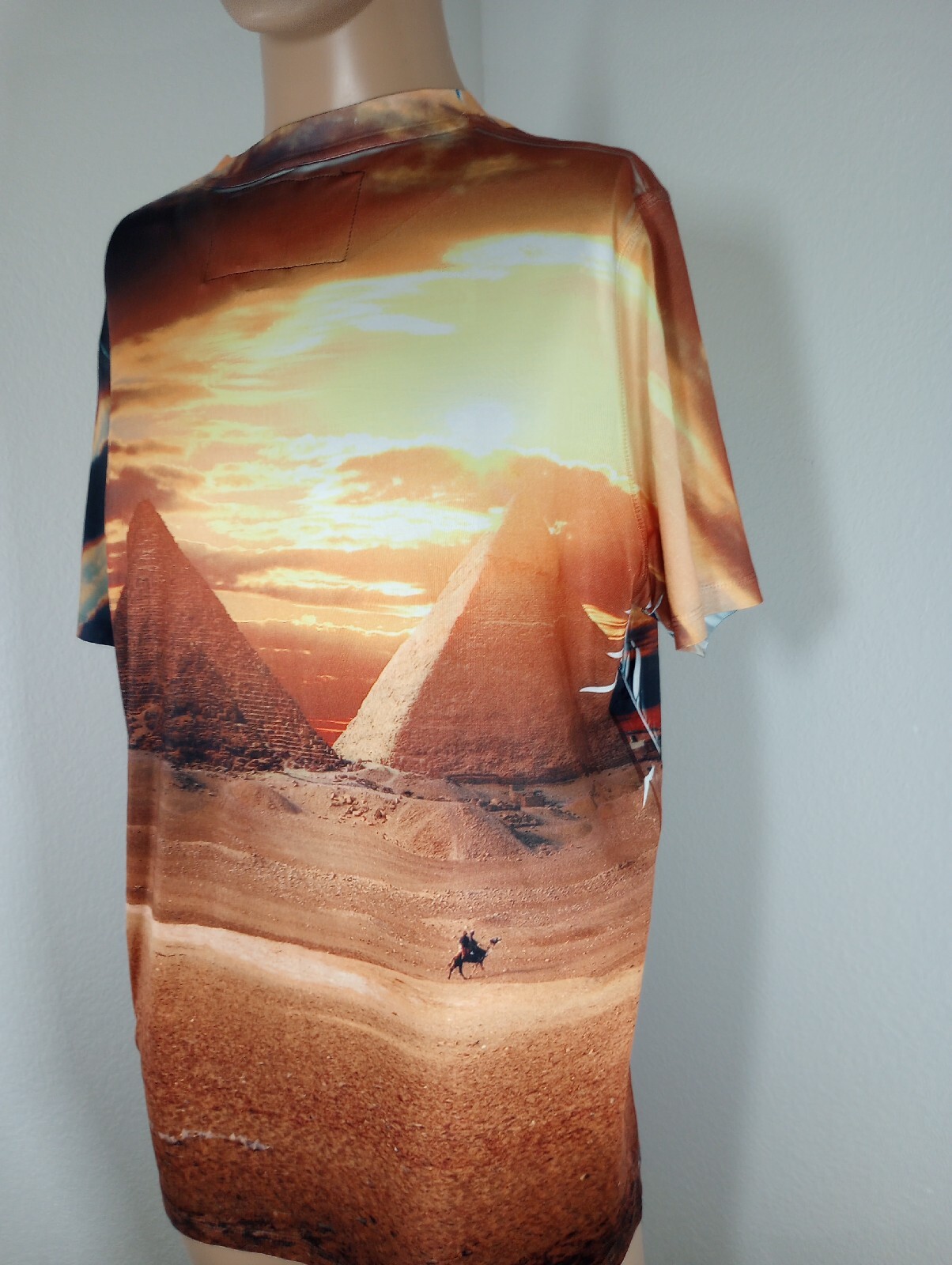 Preowned Super Massive Men's 2XL 95% Polyester 5% Lycra Egyptian Graphic T-Shirt gallery