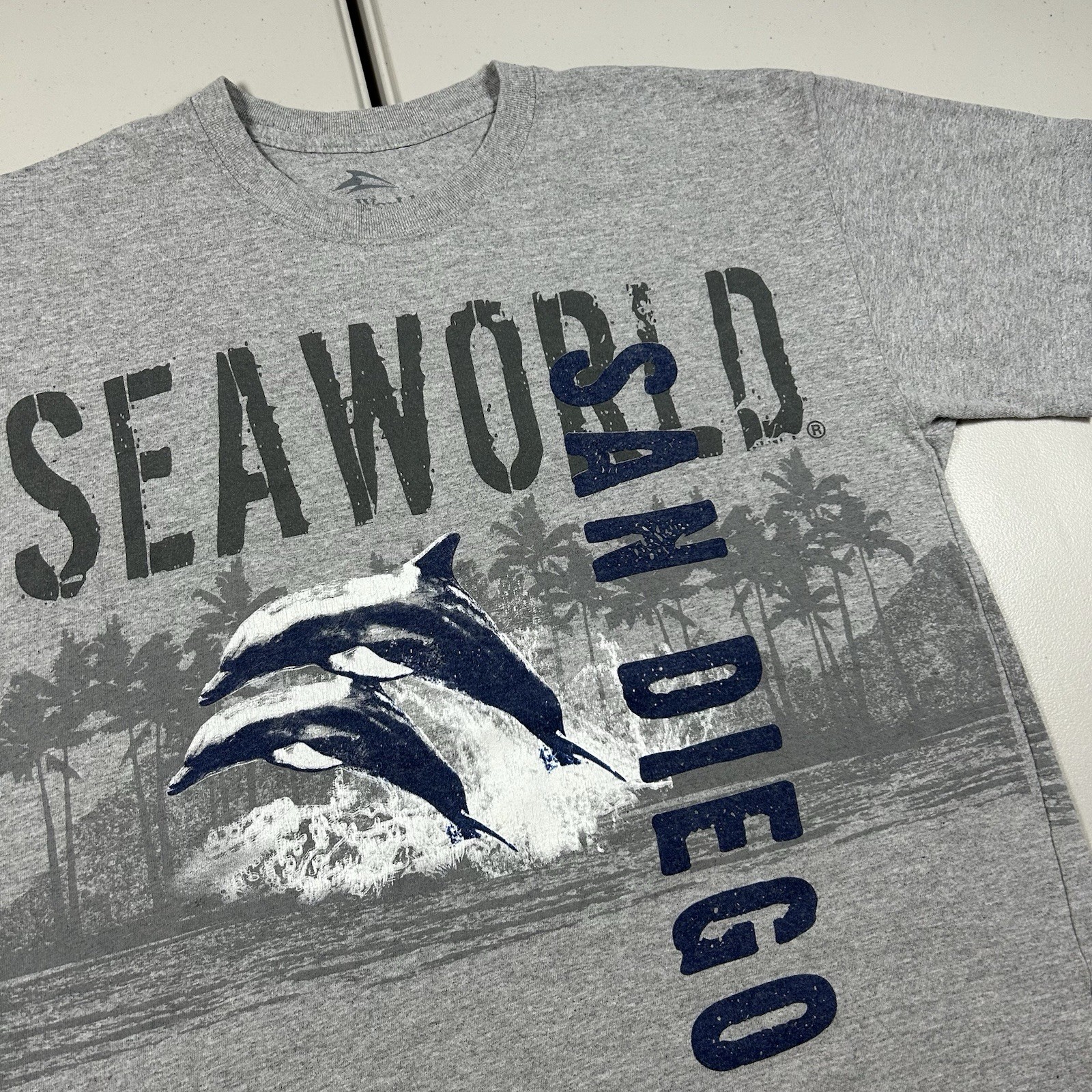Sea World San Diego Dolphin Graphic Shirt Men's Size Large Fish Animals Nature gallery