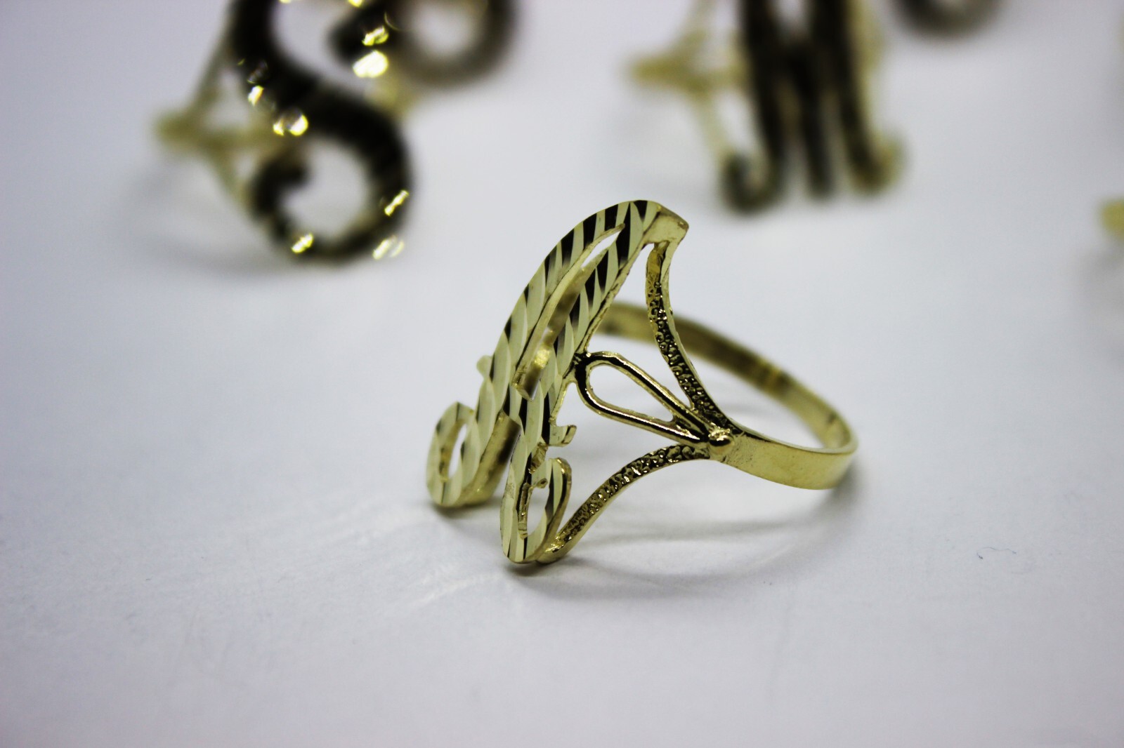 10k Solid Yellow Gold Cursive Initial Letter Ring Diamond Cut Medium Size 6 ~ 11