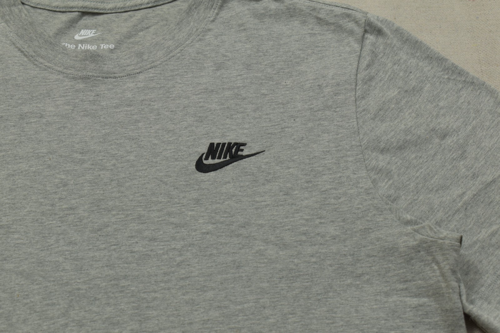 Nike The Nike Tee Men's Size M Medium Gray Short Sleeve Crew Neck Cotton Graphic gallery