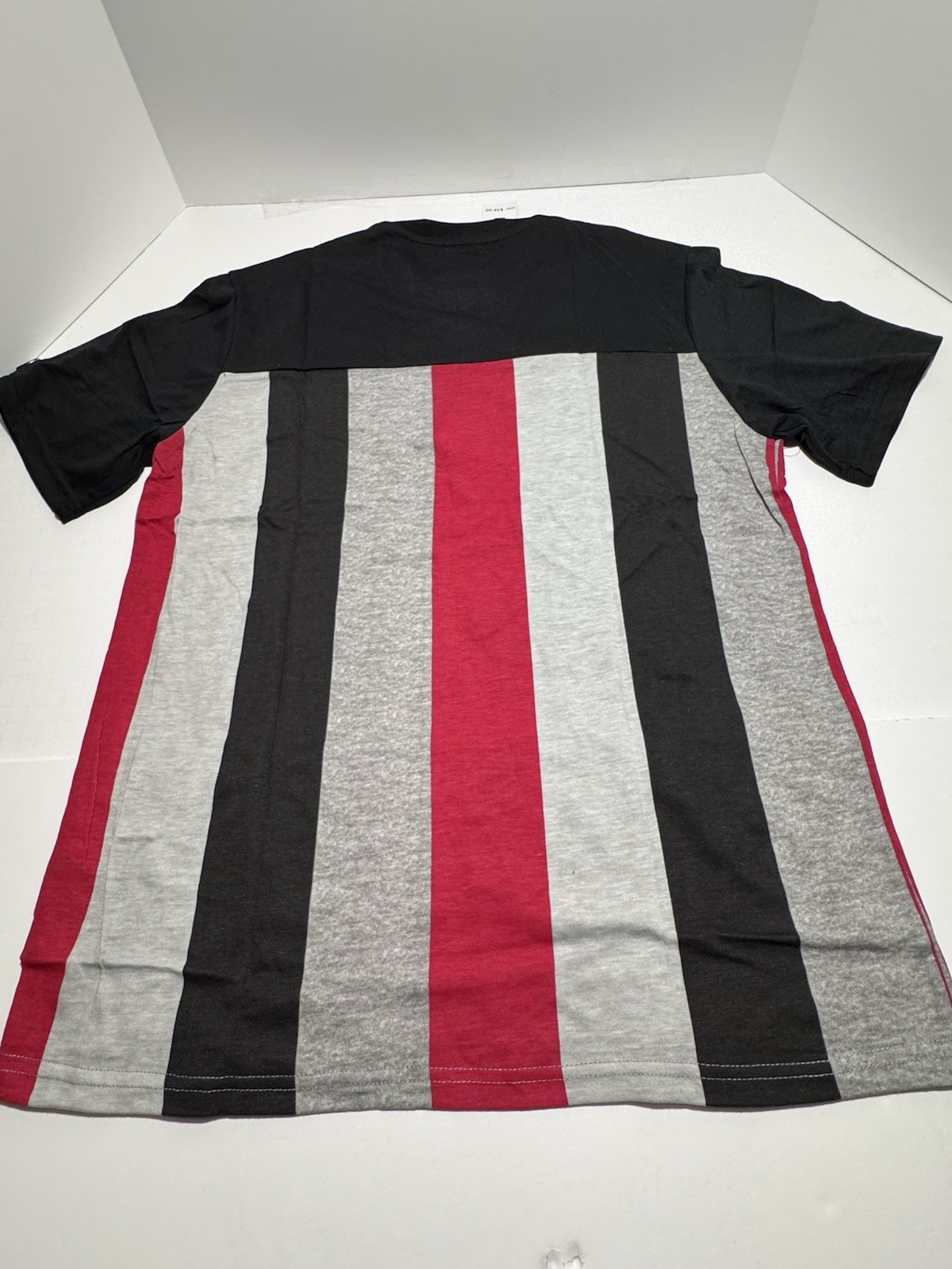 ECKO UNLTD S/S MULTI-COLOR T-SHIRT SZ: MEDIUM RETAIL $48 BRAND NEW WITH TAGS gallery