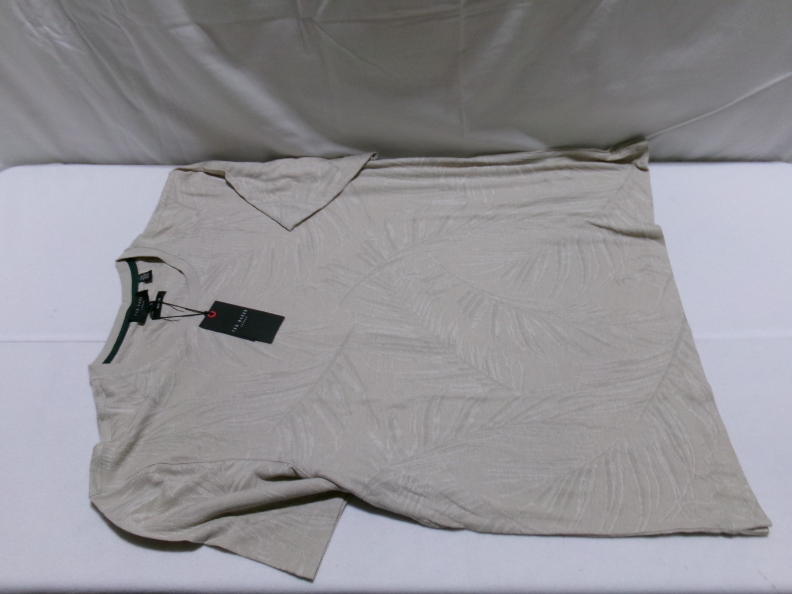 L61 TED BAKER Leaf Print Jacquard Tee Shirt Beige Mens Size XL (Ted 5) gallery