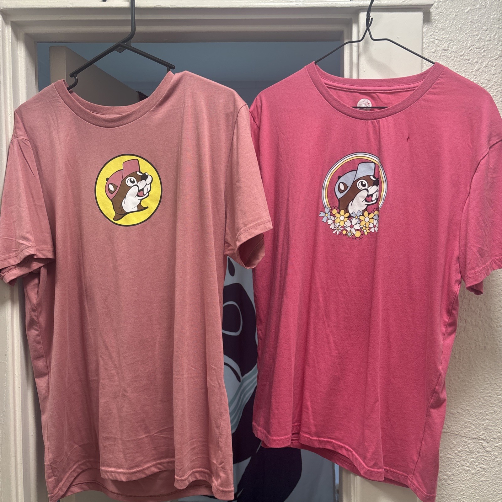 Buc-ee's Shirt Large Pink Short Sleeve Floral lot of 2 Size L gallery