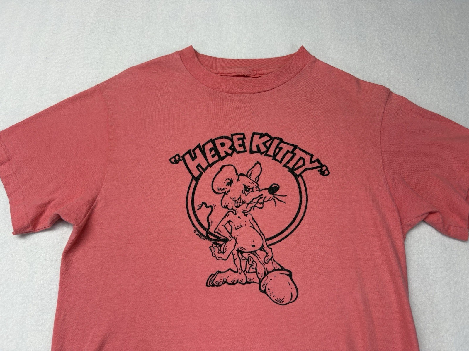 Vintage 80’s Mens T Shirt Size Small Here Kitty Kitty Made In USA Rare Pink gallery