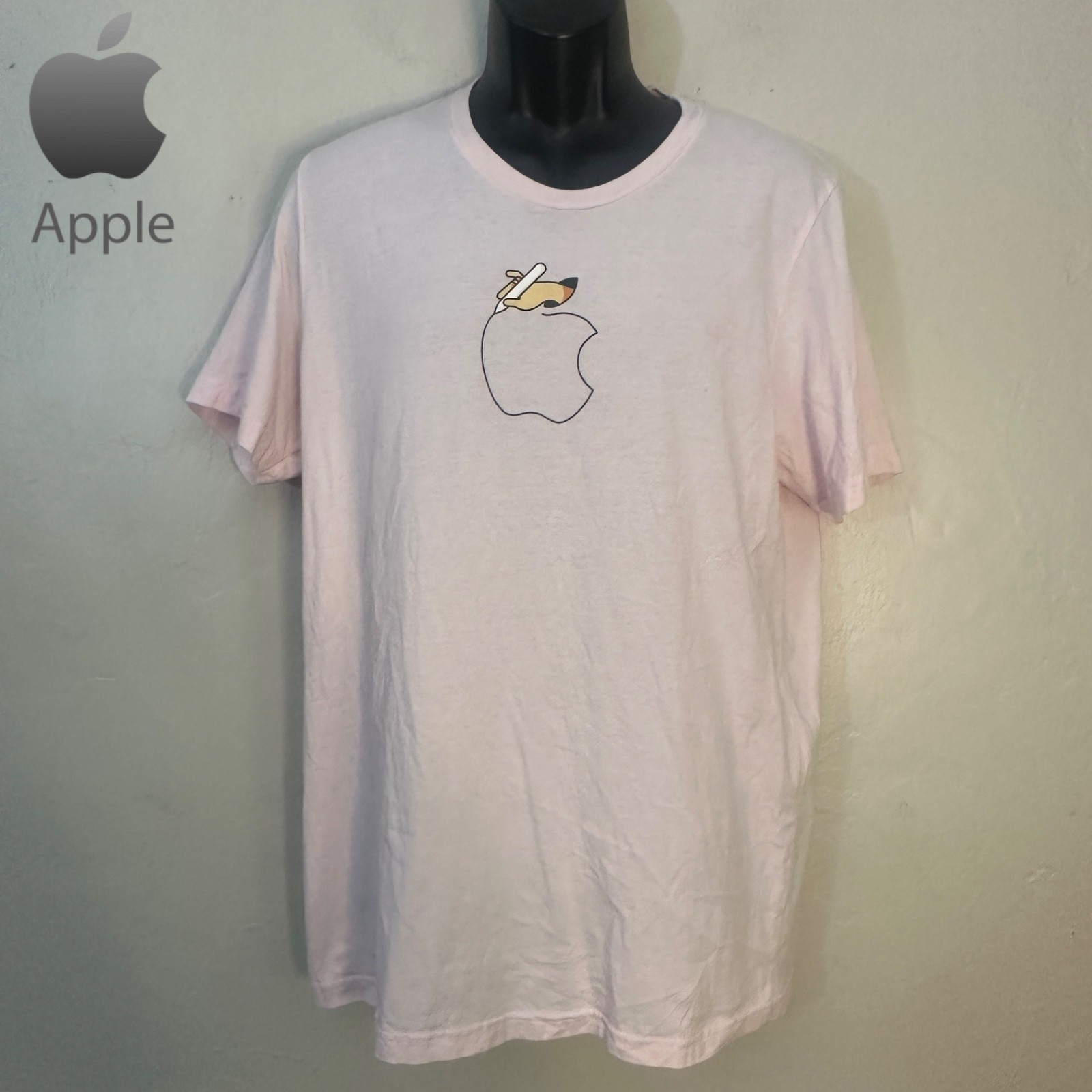 Apple Graphic T Shirt Large Gently worn Cotton blend no fabric tag 21.5″ armpits