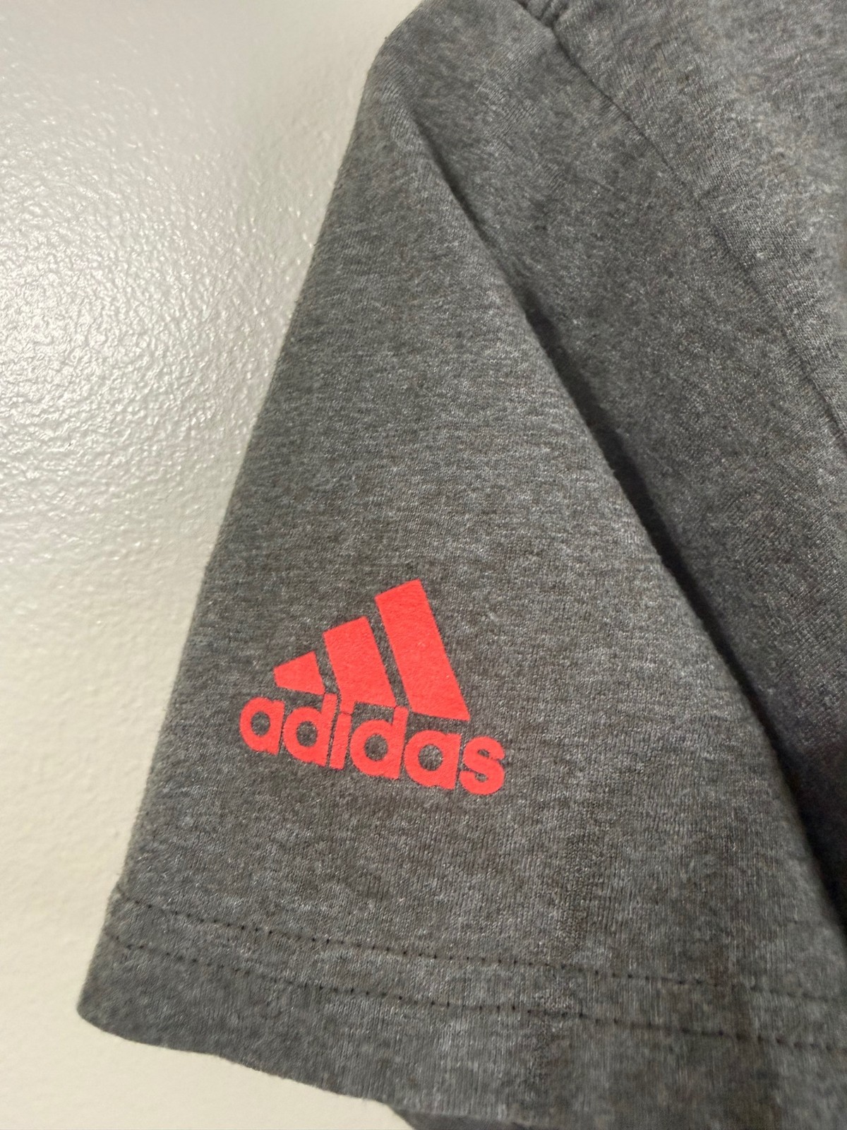 Adidas T-Shirt Mens S Gray Athletic The Go-To Tee Graphic Short Sleeve Red Logo gallery