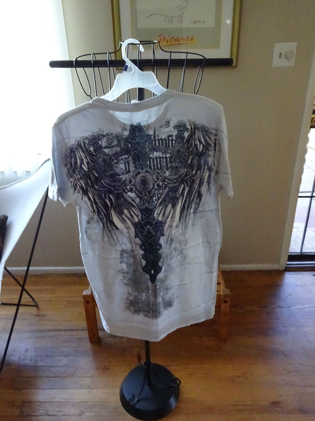 TIE DYE MEN'S BLUE T SHIRT WITH CROSS BACK DESIGN SIZE MEDIUM NWD gallery