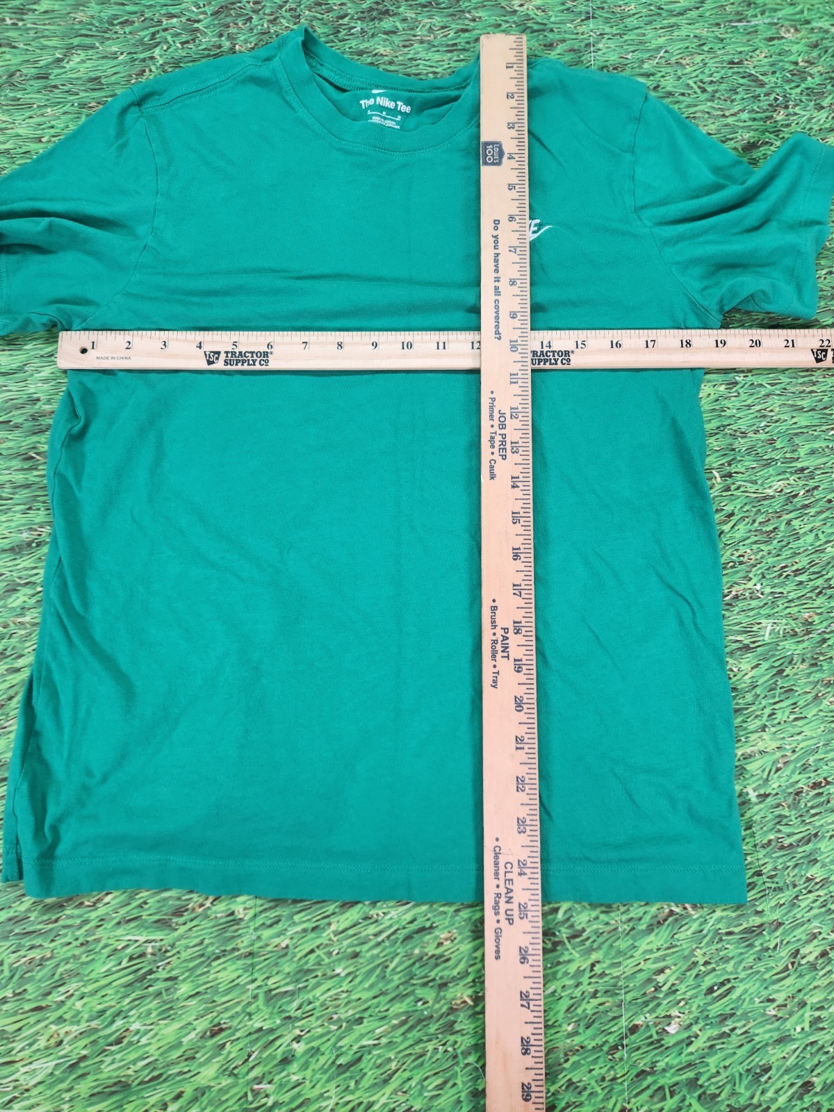Men’s The Nike Tee Embroidered Logo Green Athletic T Shirt SZ Medium gallery