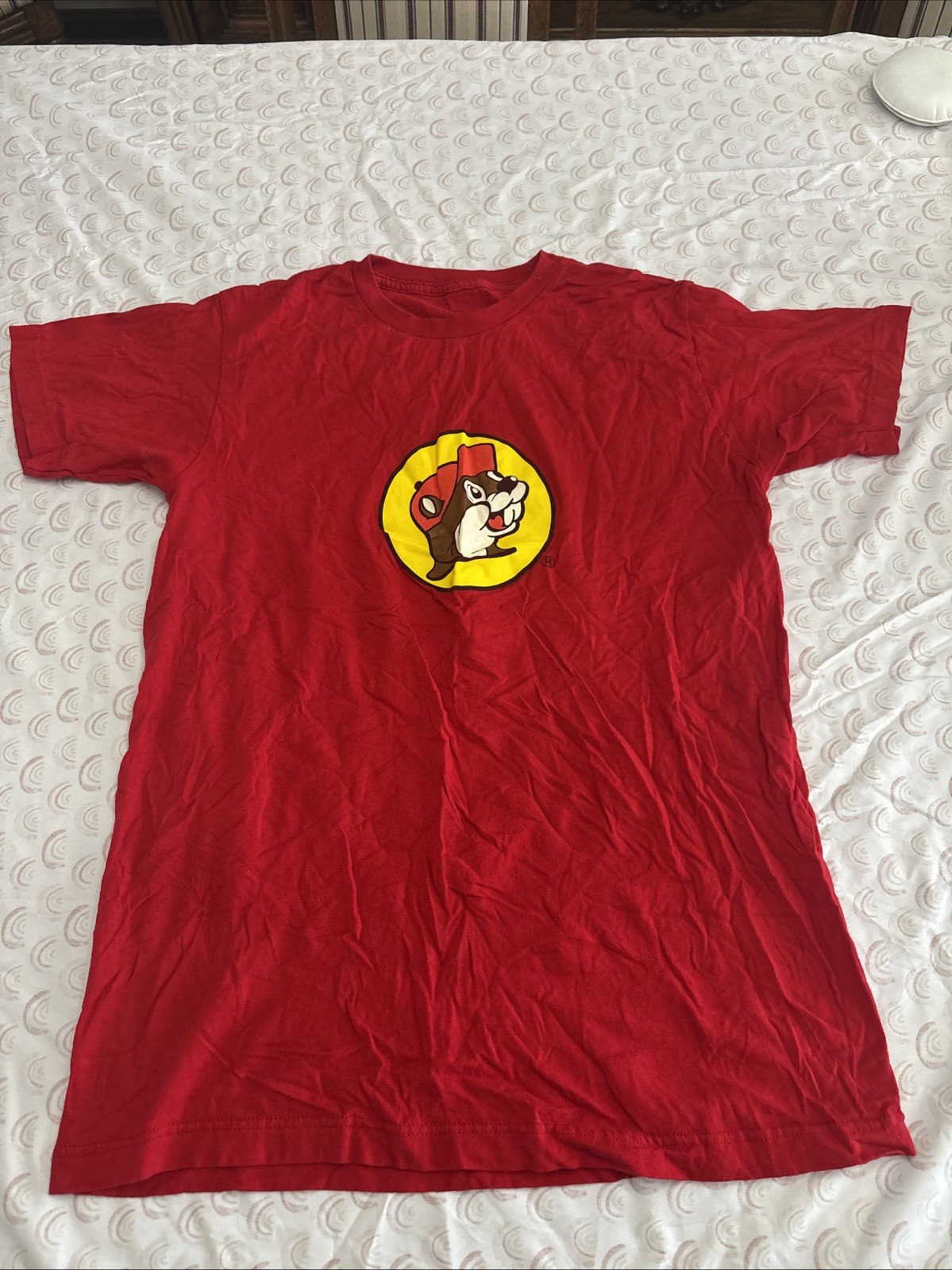 NEW Buc-ees Shirt Adult Medium Red Classic Logo Graphic 50/50 Cotton/Poly Bucees