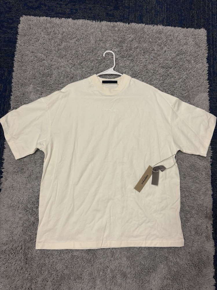 Cloud Dancer Essential T-shirt