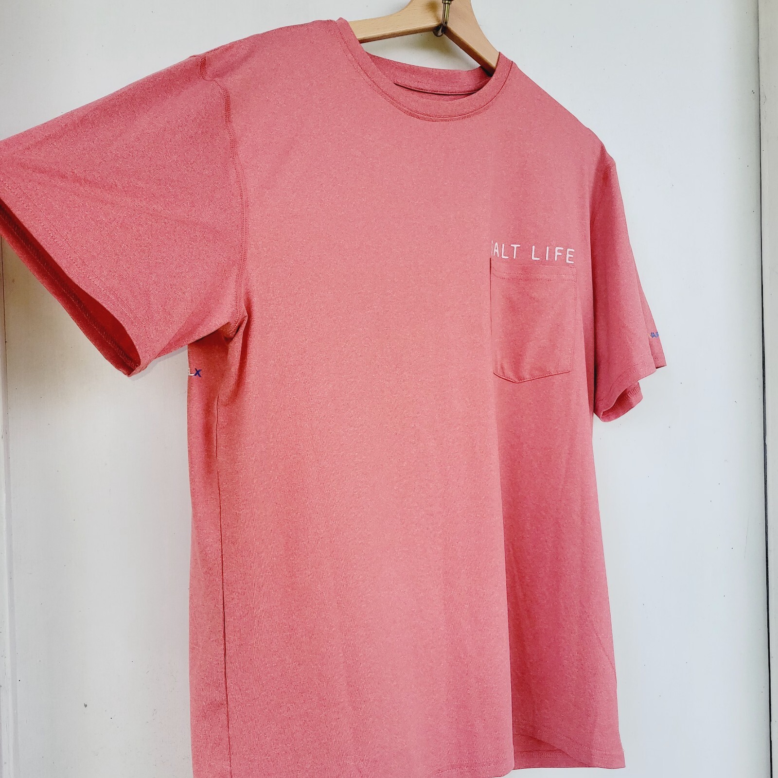Salt Life Fish Tropics Performance T-Shirt Burnt Coral Heather Size Medium gallery
