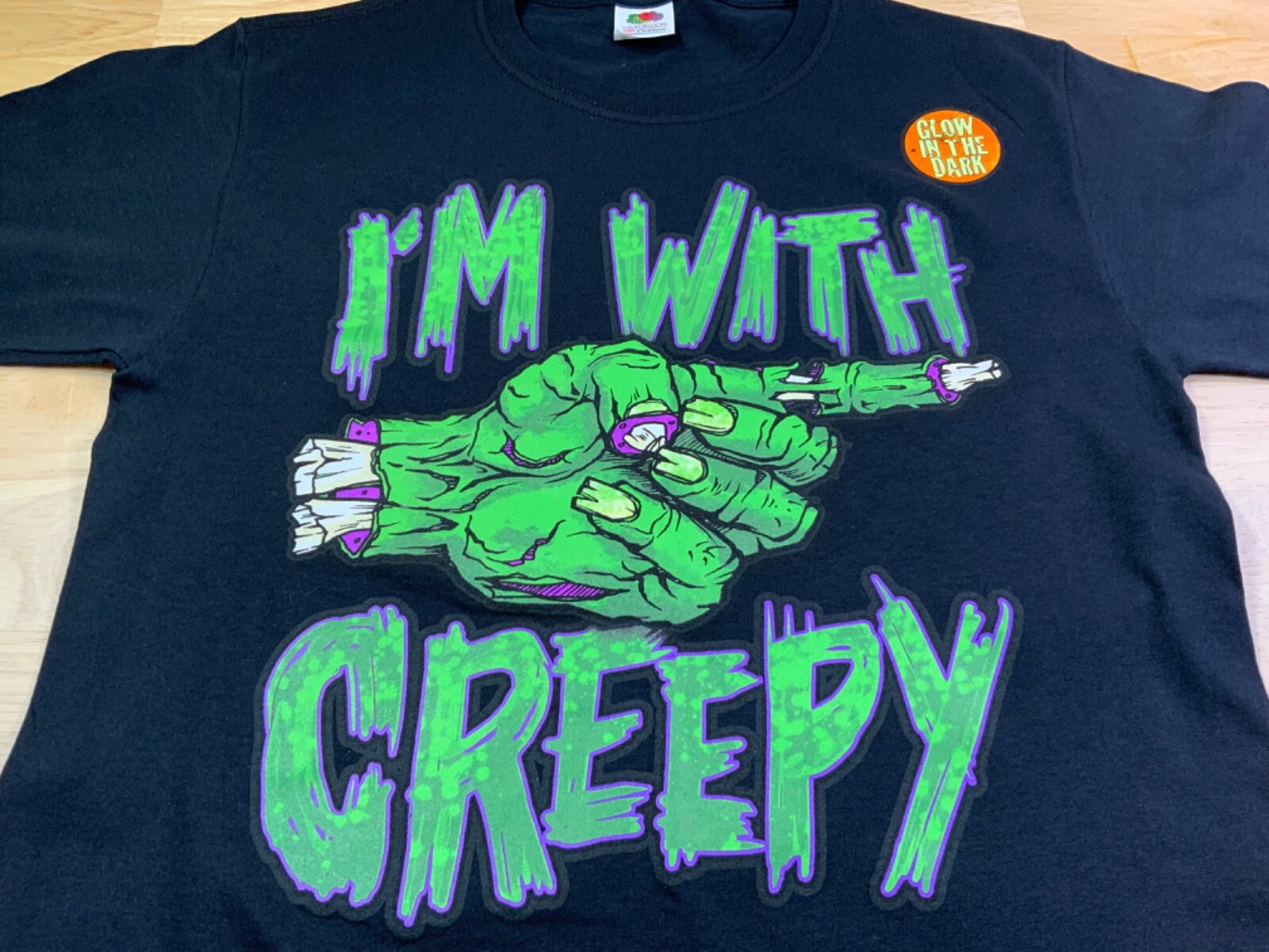 New Men’s Halloween T-Shirt says I’m With Creepy Size S-34/36 GLOWS in the Dark* gallery
