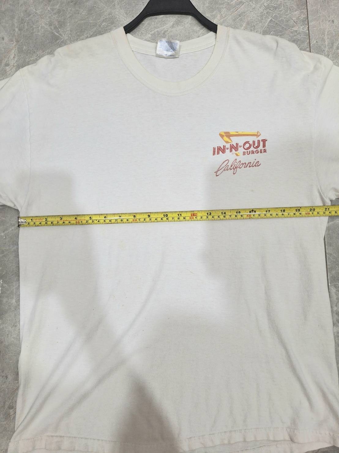 VINTAGE IN N OUT BURGER T SHIRT MENS L WHITE 100 COTTON 2001 GRAPHIC TEE gallery