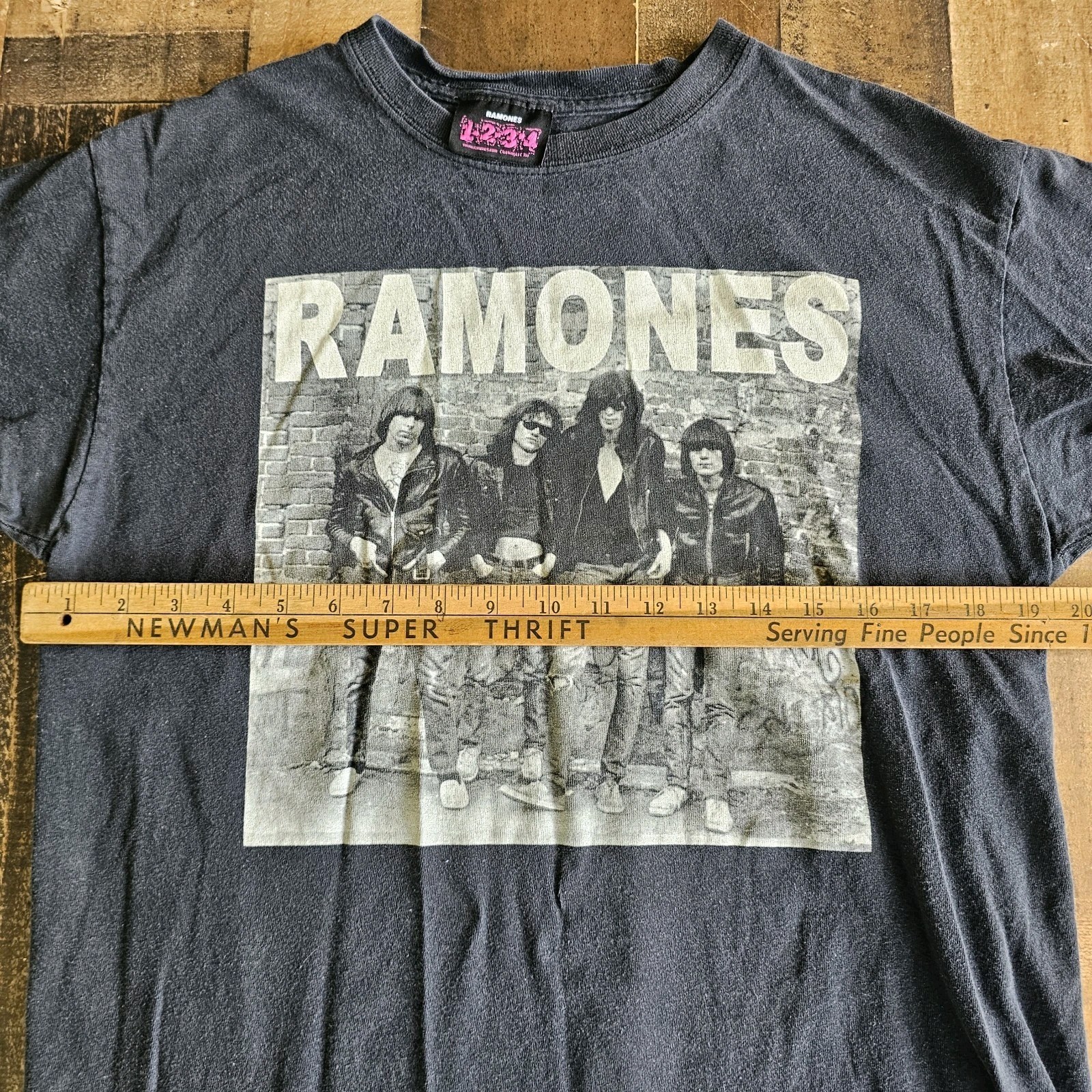 Ramones 1-2-3-4 T Shirt 1st Album gallery