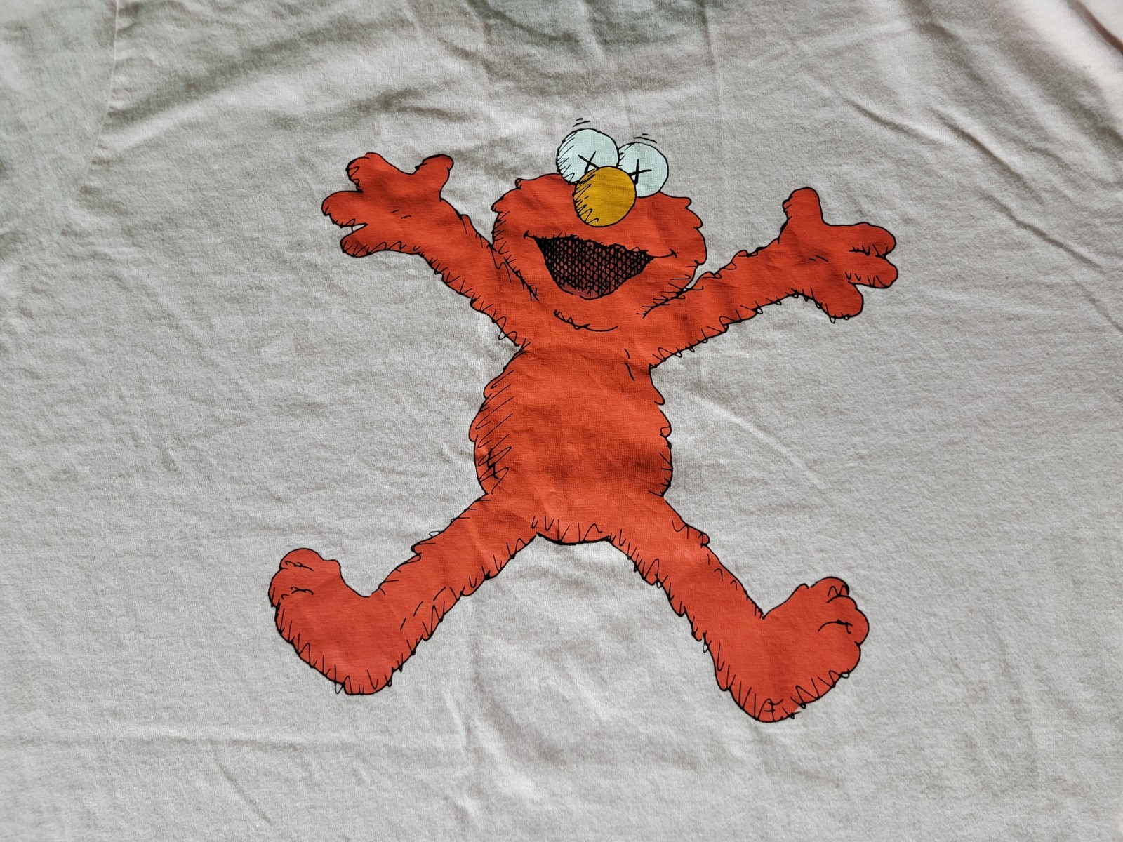 KAWS x Uniqlo x Sesame Street Elmo Pink T-Shirt Size Large gallery