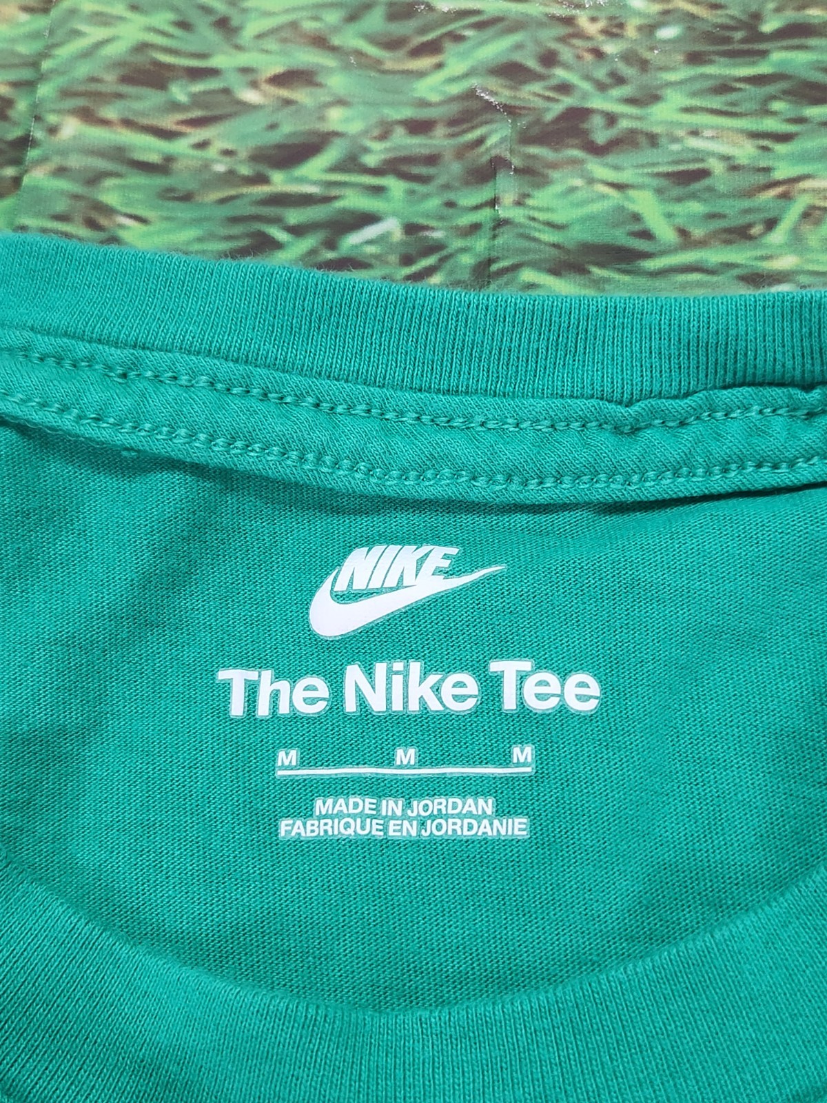 Men’s The Nike Tee Embroidered Logo Green Athletic T Shirt SZ Medium gallery