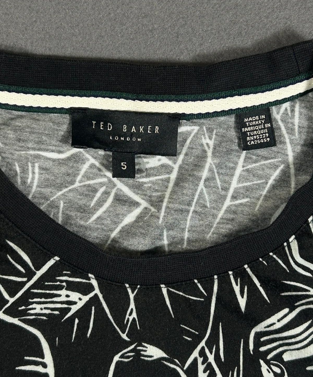 Ted Baker London T Shirt/Top Tropical Black White Floral Cotton Size 5 gallery