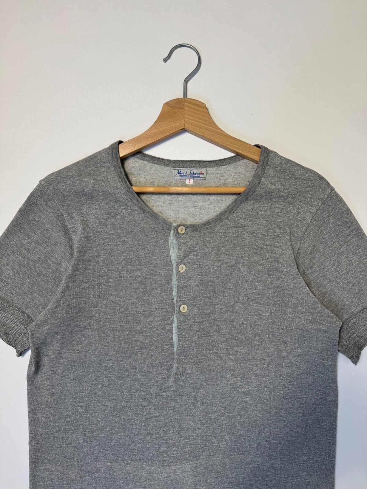 Merz b. Schwanen Men’s Gray Short Sleeve Henley T-Shirt Size 5 M 100% Cotton gallery