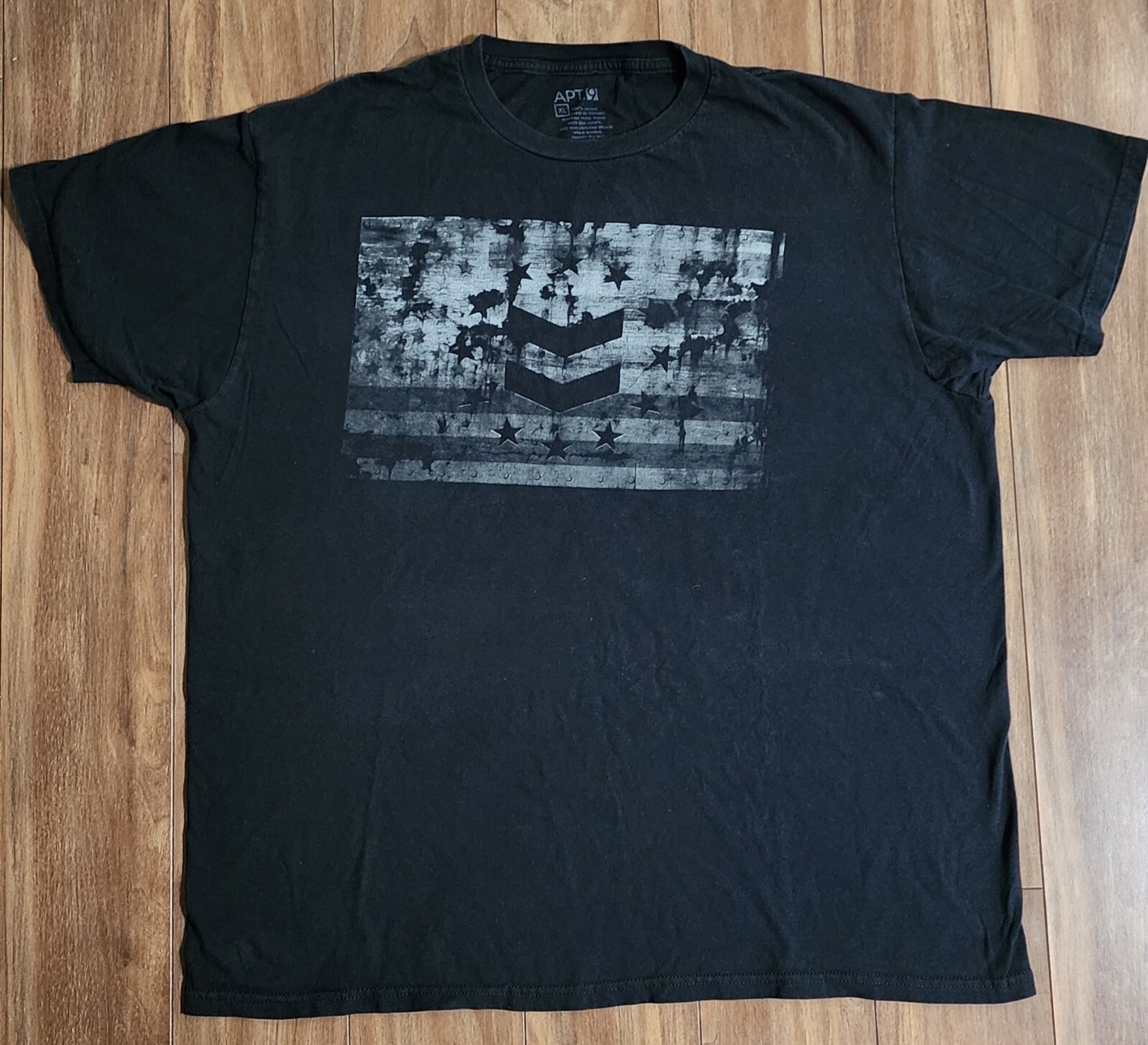 US Flag Chevron T-Shirt Sz XL Patriotic Graphic Tee
