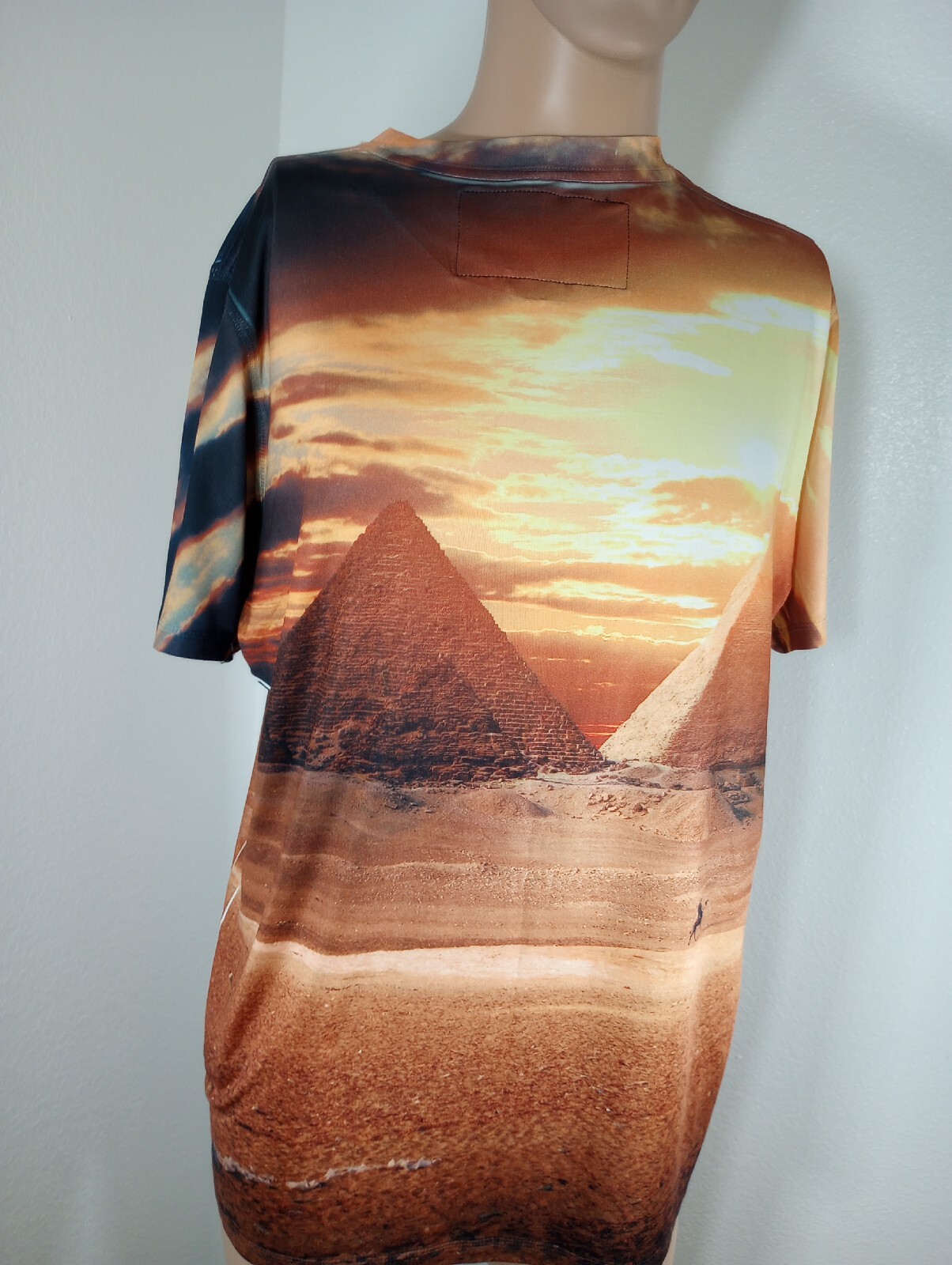 Preowned Super Massive Men's 2XL 95% Polyester 5% Lycra Egyptian Graphic T-Shirt gallery