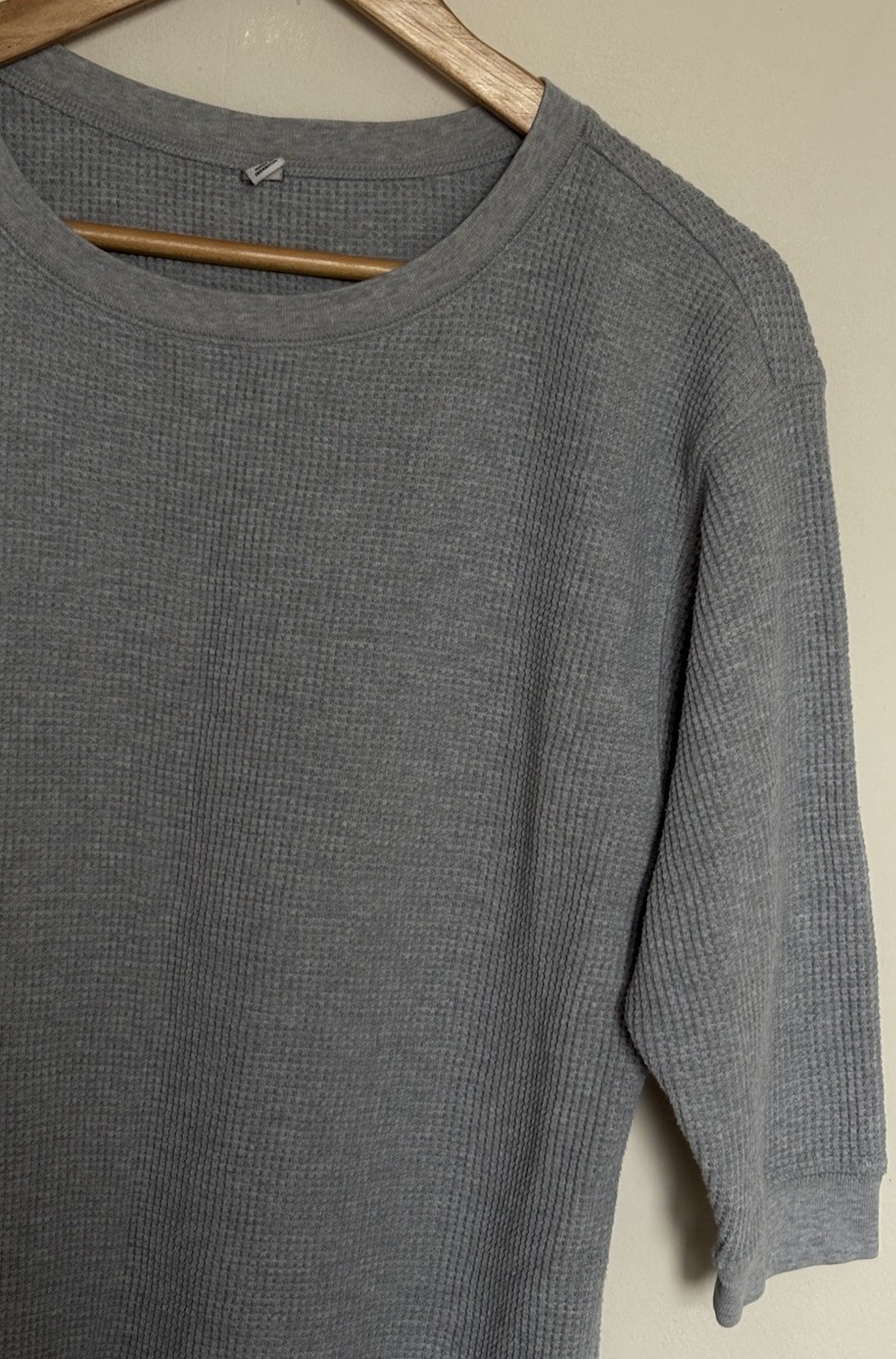 UNIQLO Mens Medium Waffle Knit Thermal Top Grey 3/4 Length Short Sleeves gallery