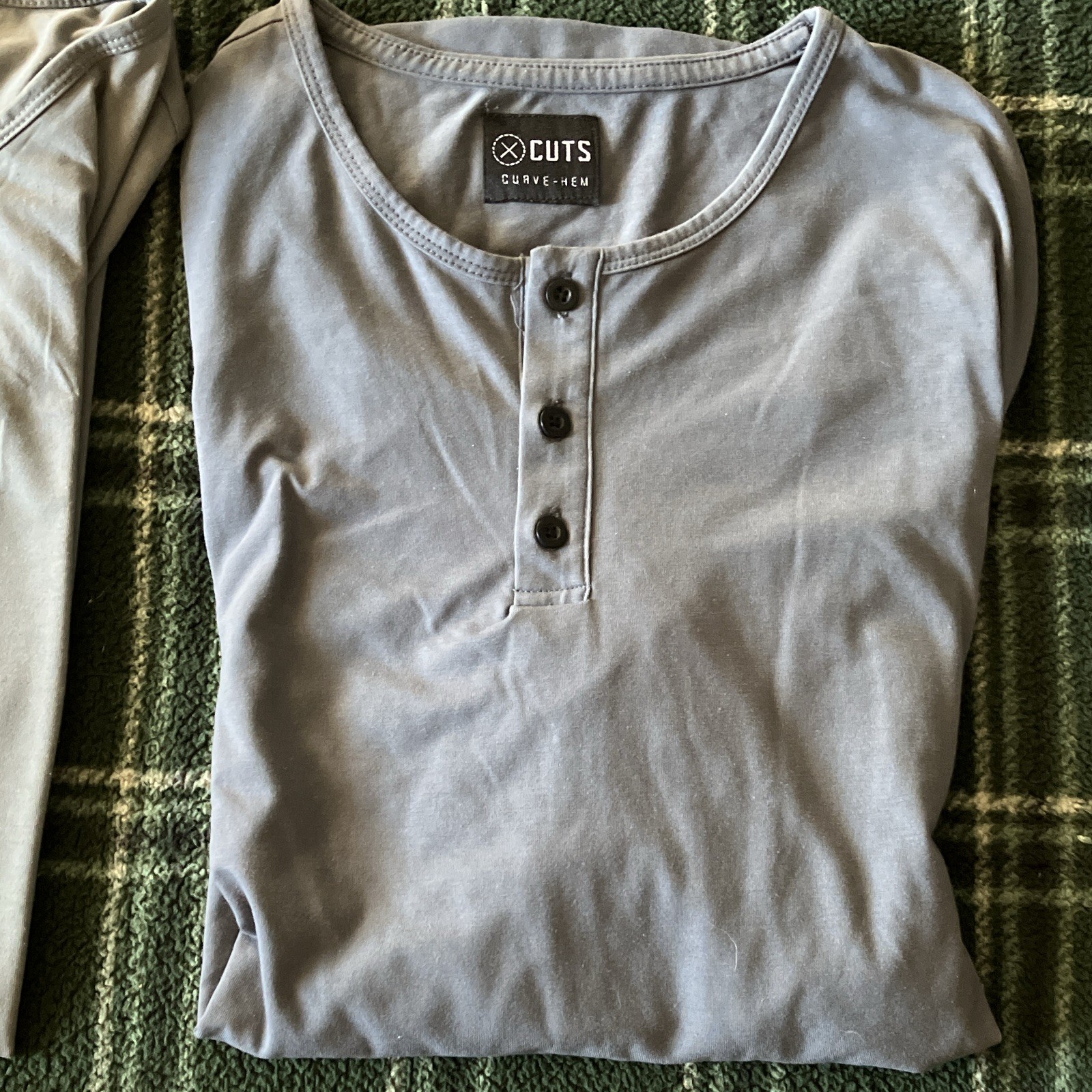 Cuts T-Shirt Lot Multicolor Curve-Hem & Split-Hem XL/L Sizes gallery