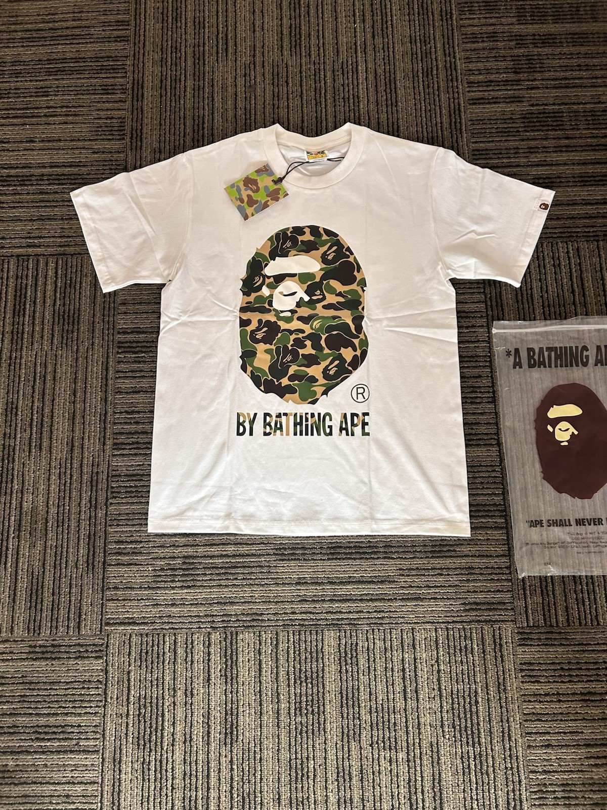 A Bathing Ape Men's Graphic Print Logo Camouflage White T-Shirt S gallery