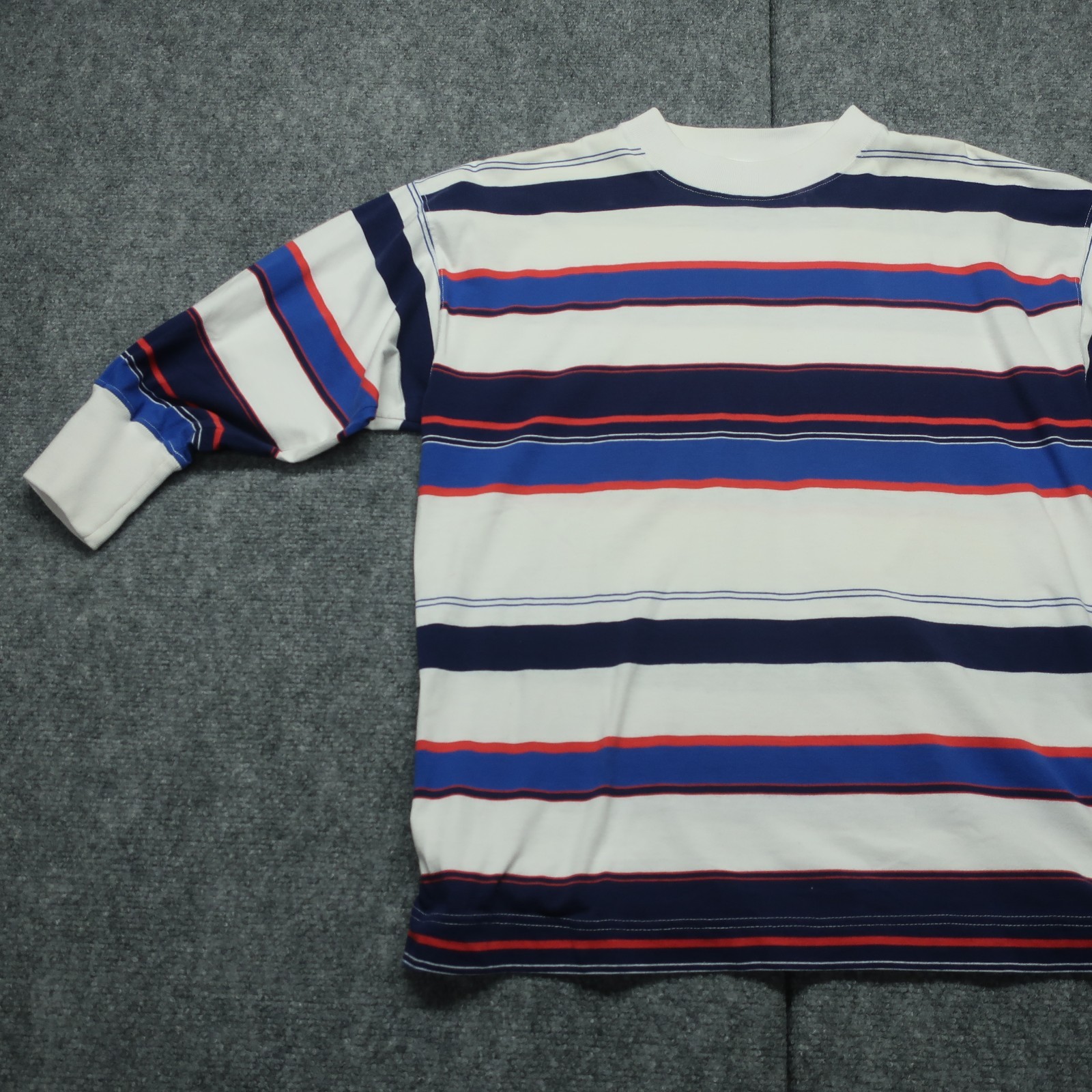 Vintage Levi's Relaxed Fit T-Shirt Mens M White Blue Striped Crew Neck Comfort gallery
