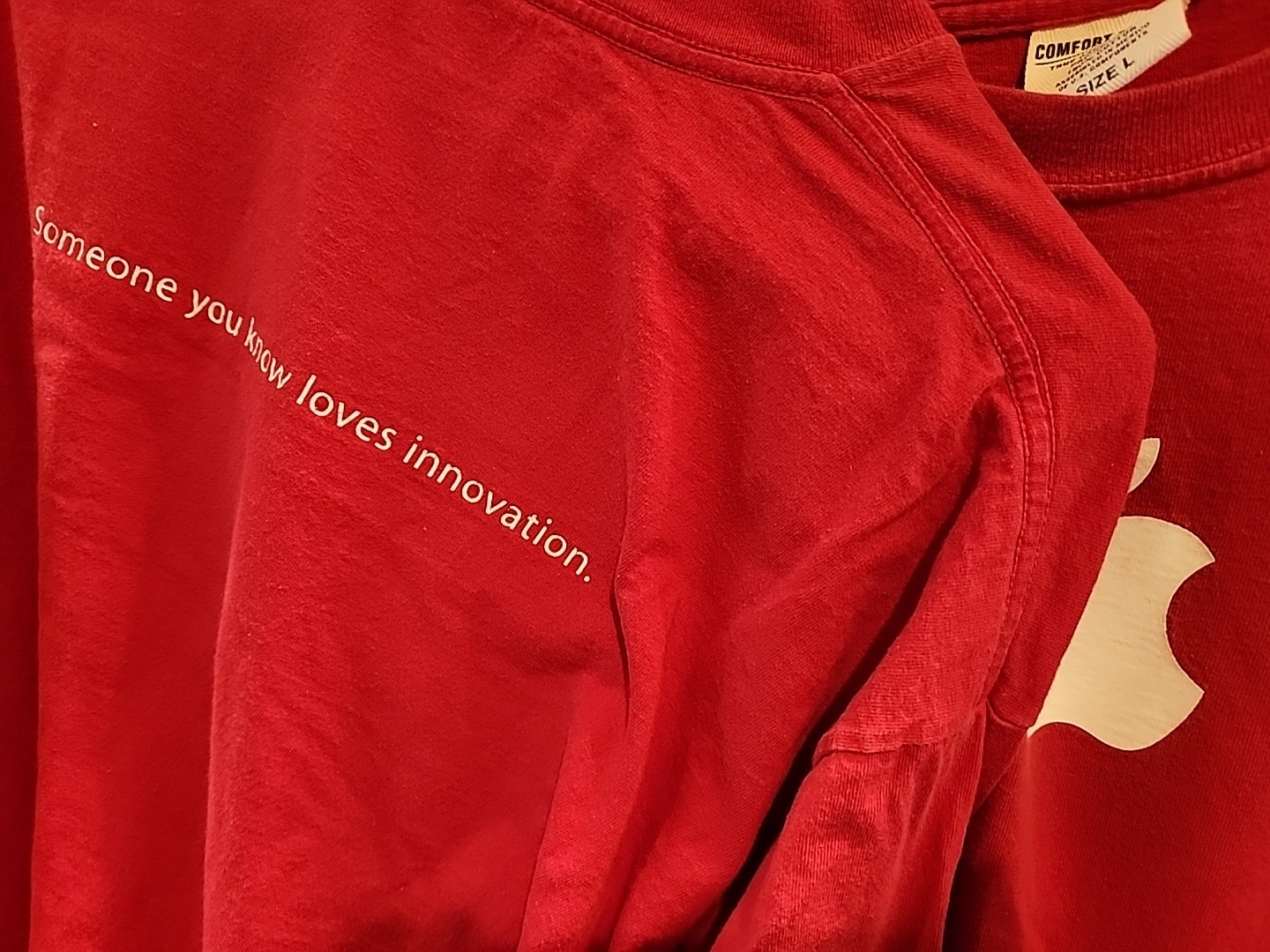 Y2K Apple Logo Employee's L/S Red T-Shirt L "someone you know loves innovation" gallery