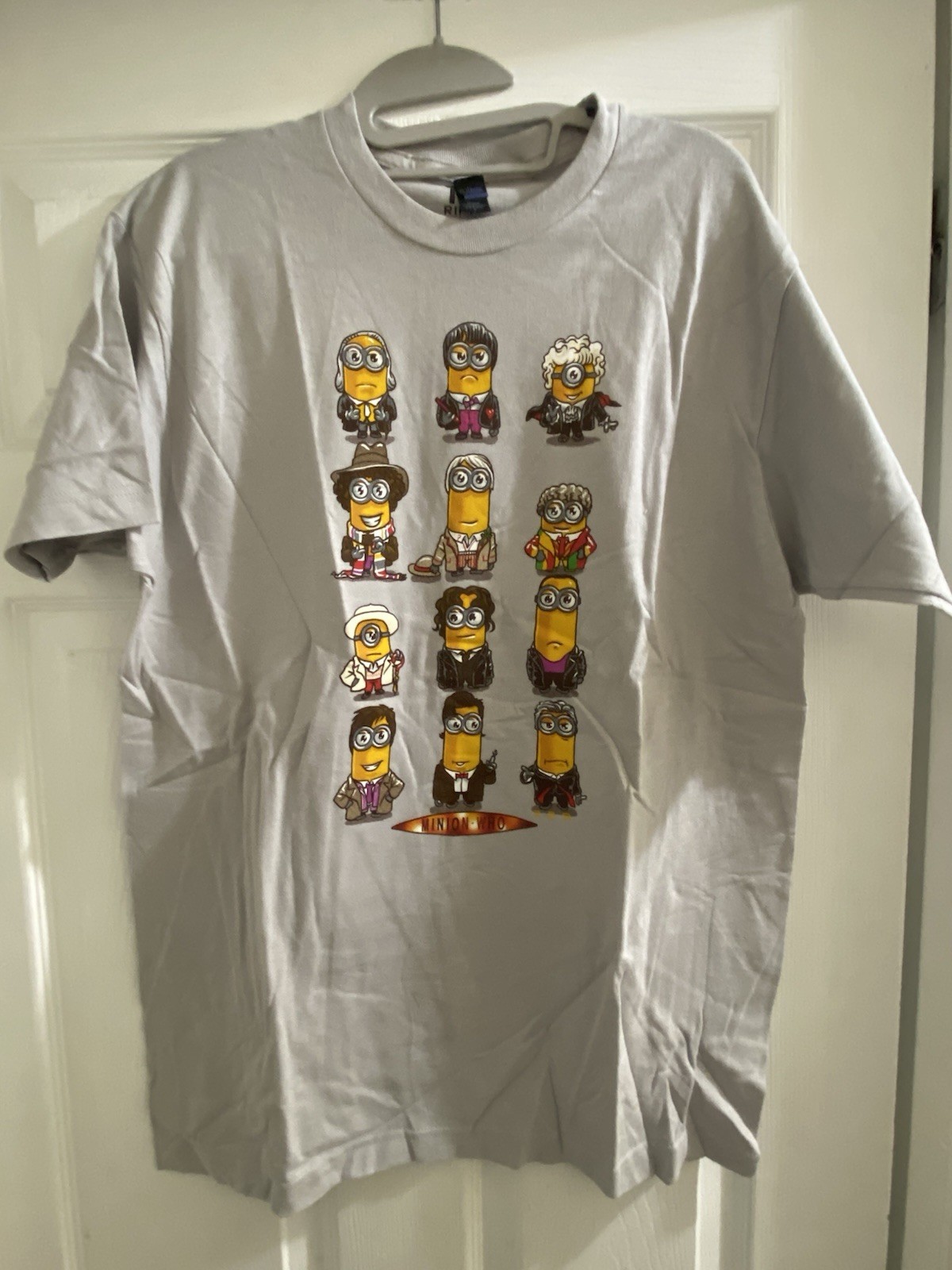 Vintage DOCTOR WHO MULTI Doctor MINIONS Tribute T-Shirt BRAND NEW! Size L Gray